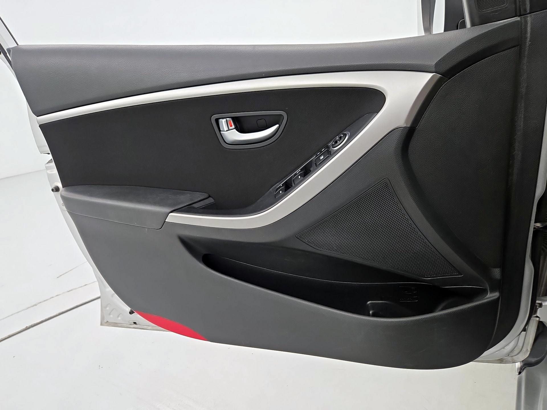 Thumbnail: 2013 Hyundai Elantra - 12