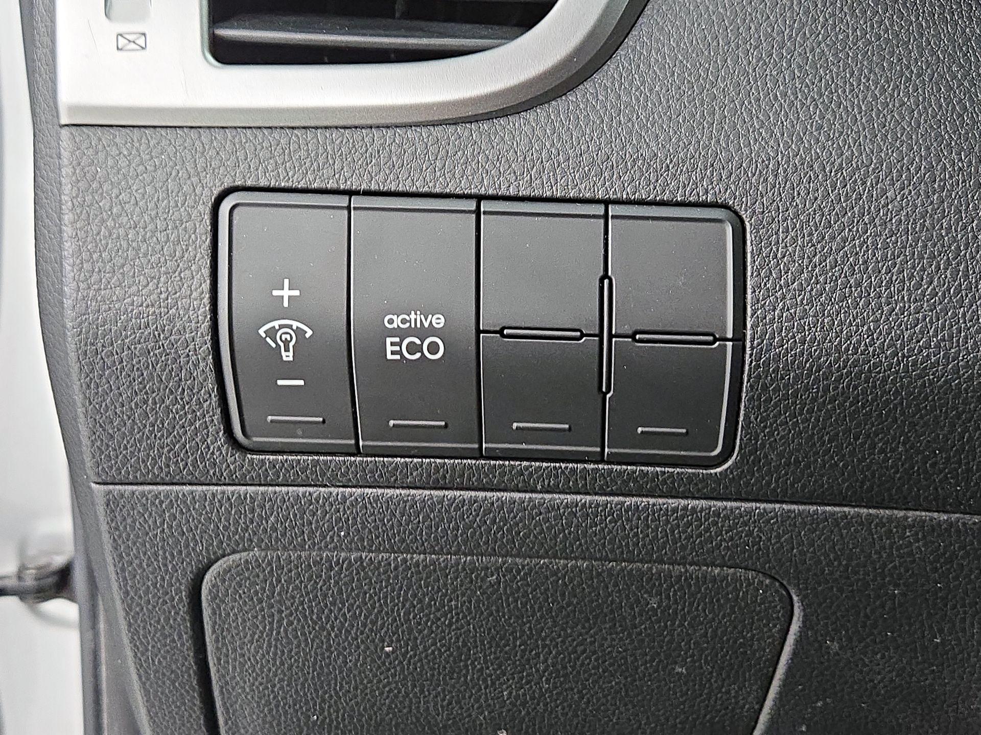 Thumbnail: 2013 Hyundai Elantra - 13