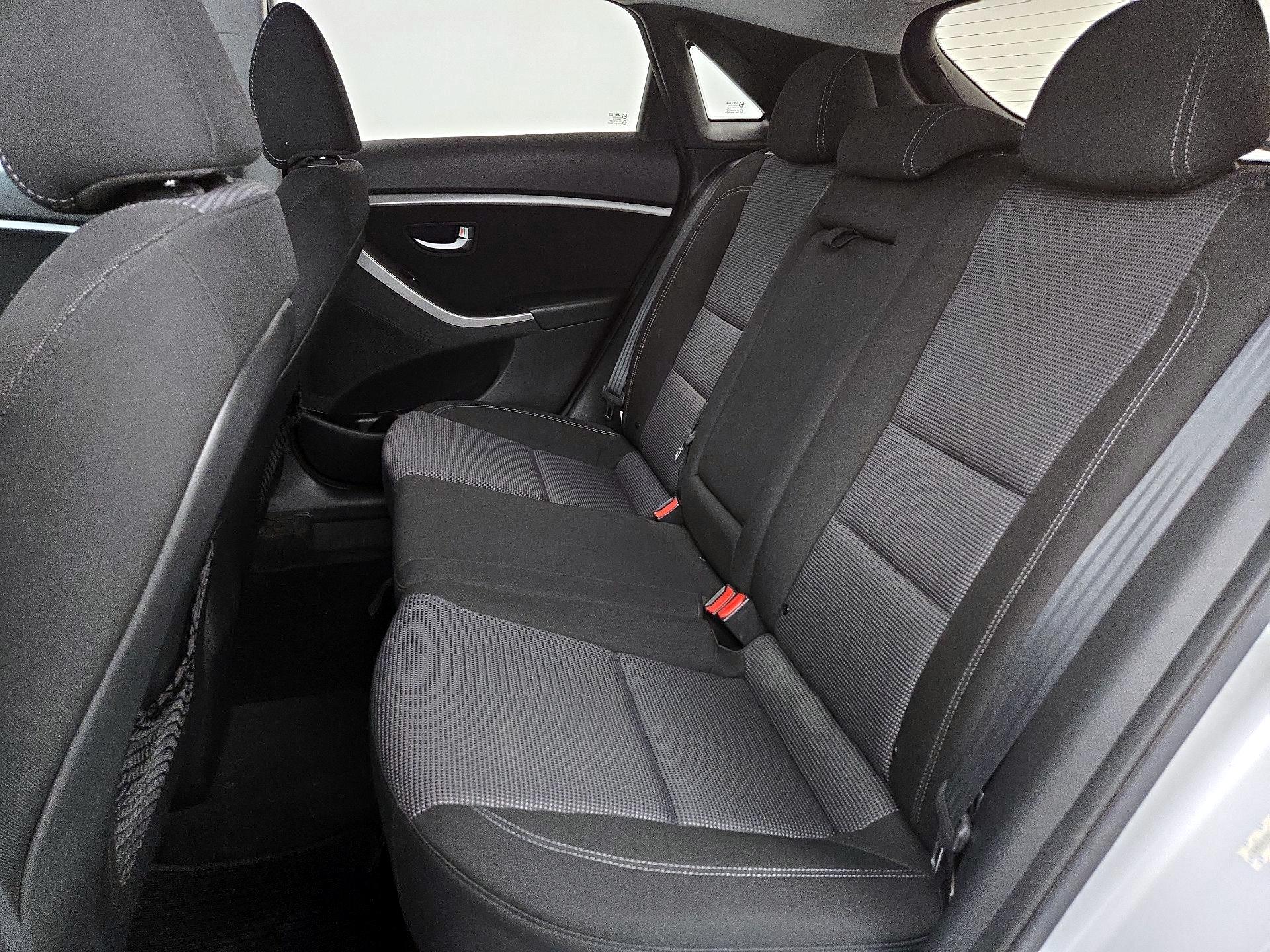 Thumbnail: 2013 Hyundai Elantra - 18