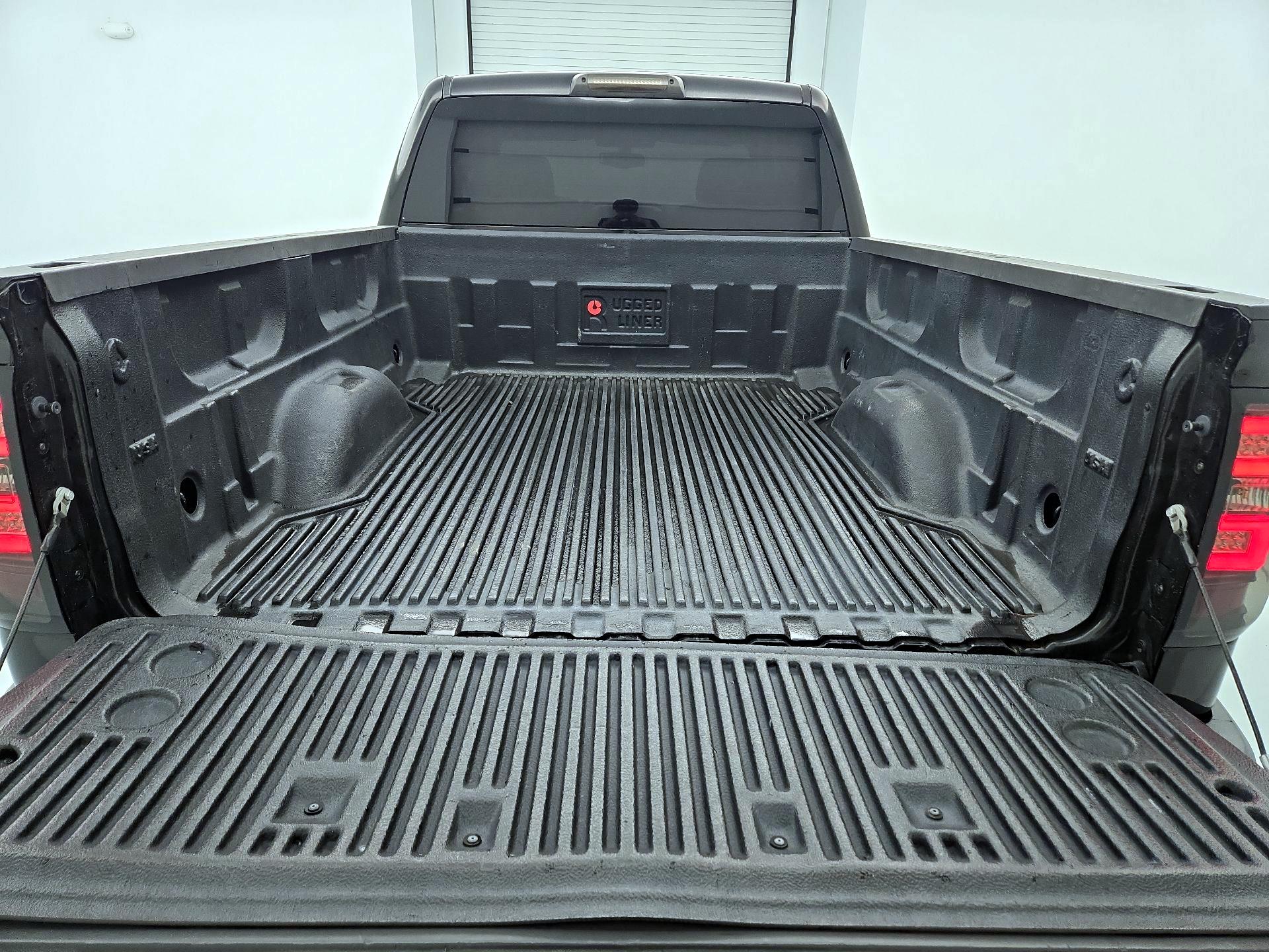 Thumbnail: 2015 Chevrolet Silverado 1500 - 19