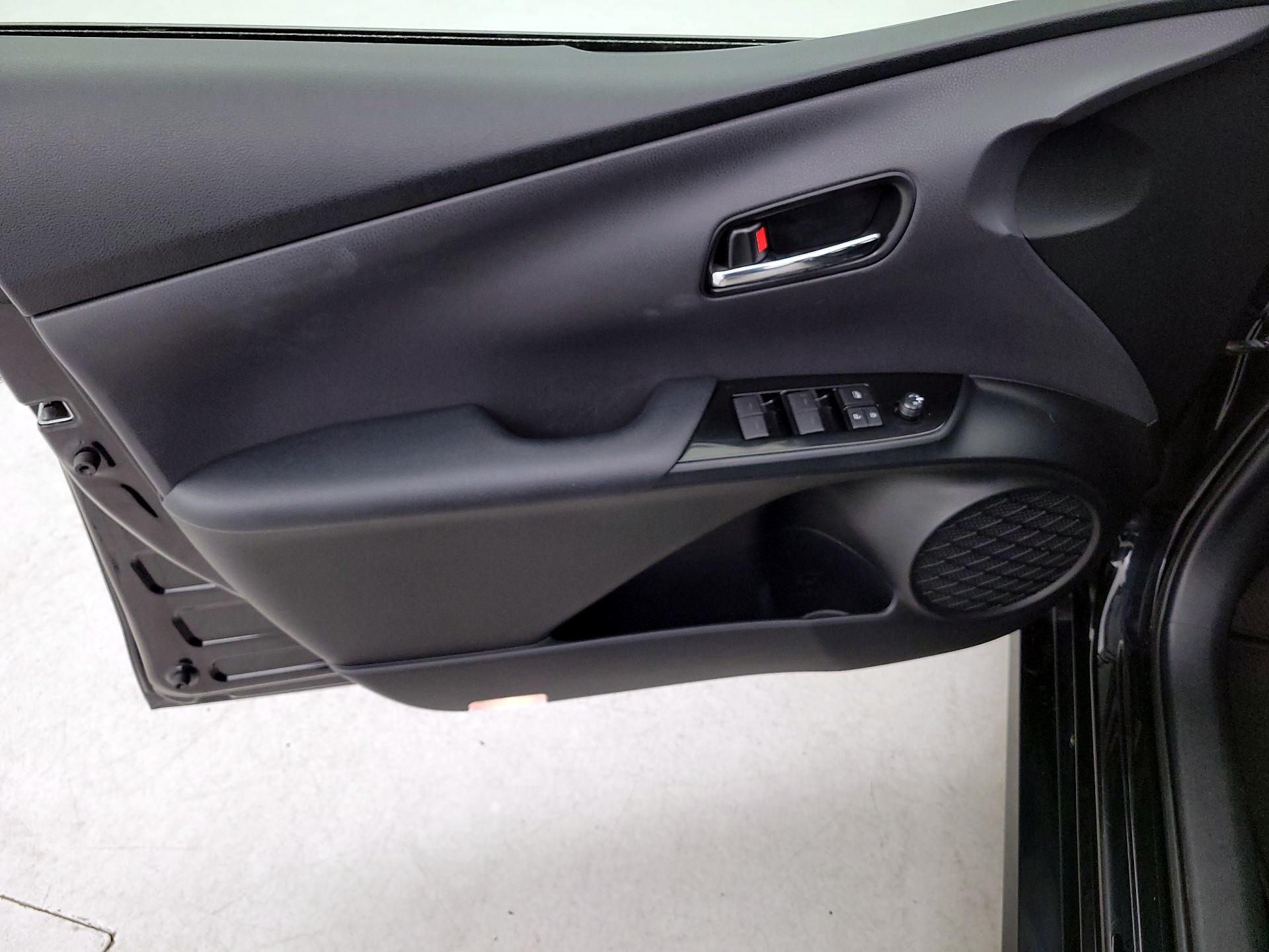 Thumbnail: 2019 Toyota Prius - 12