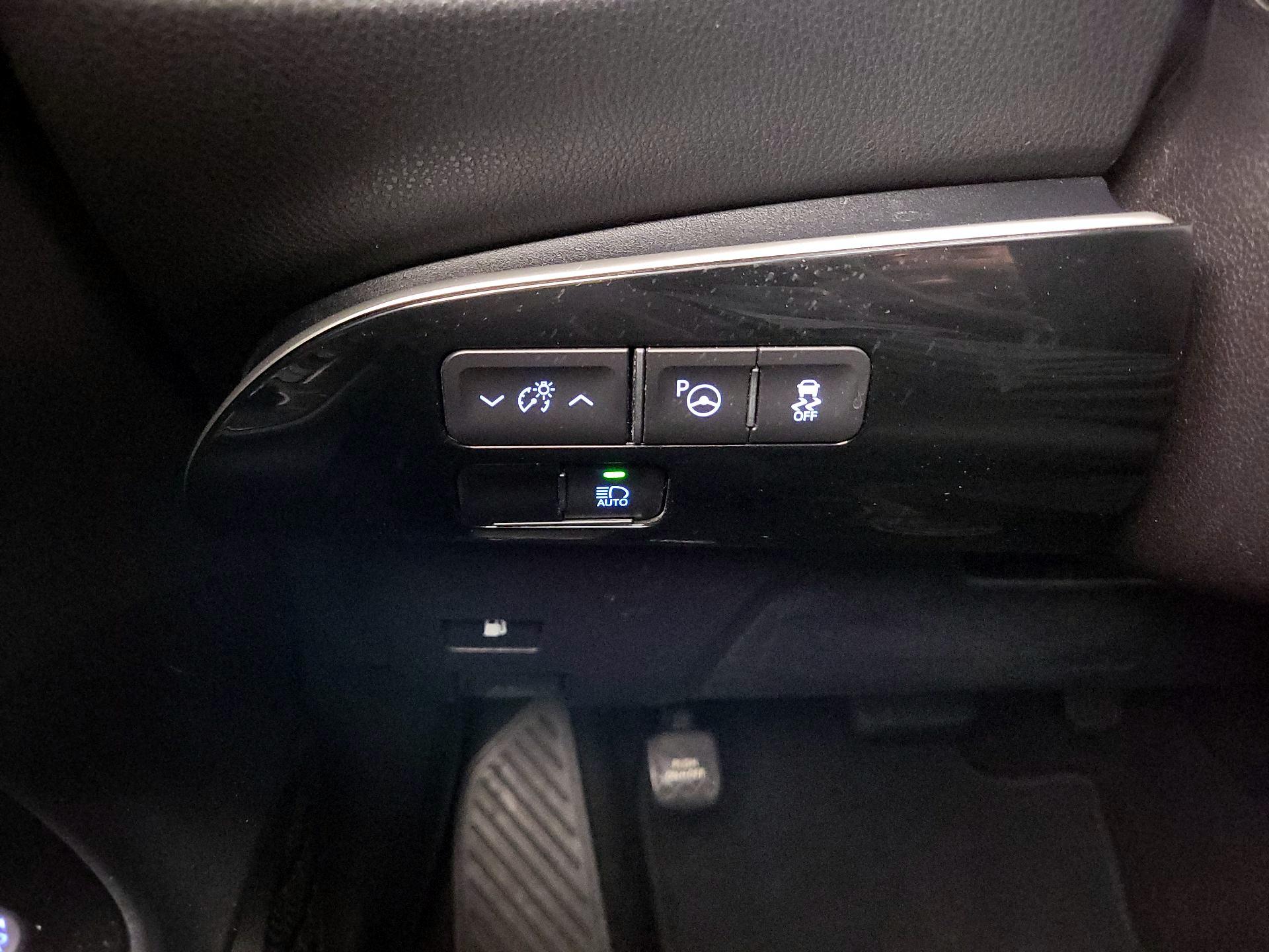 Thumbnail: 2019 Toyota Prius - 13