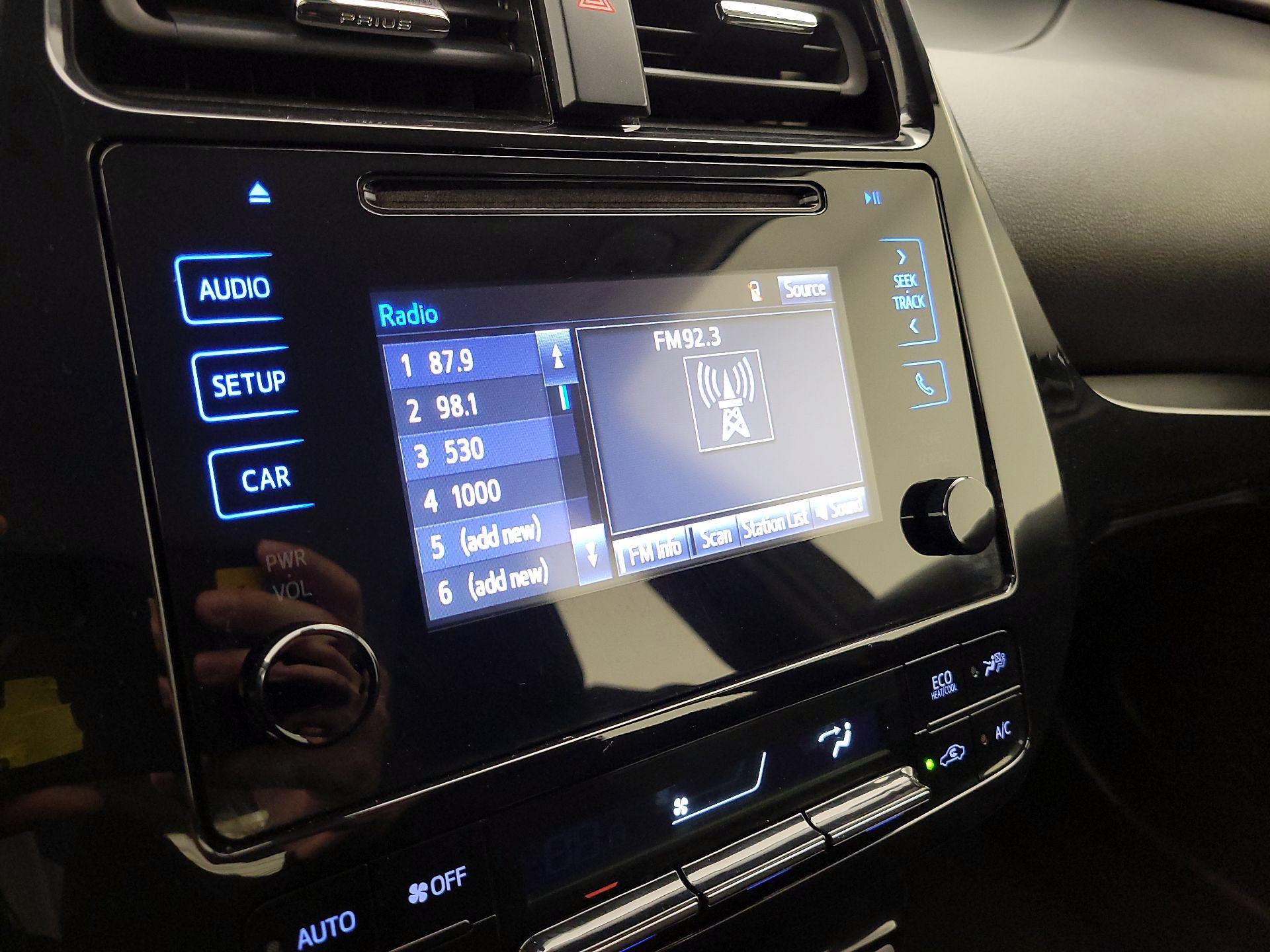 Thumbnail: 2019 Toyota Prius - 15