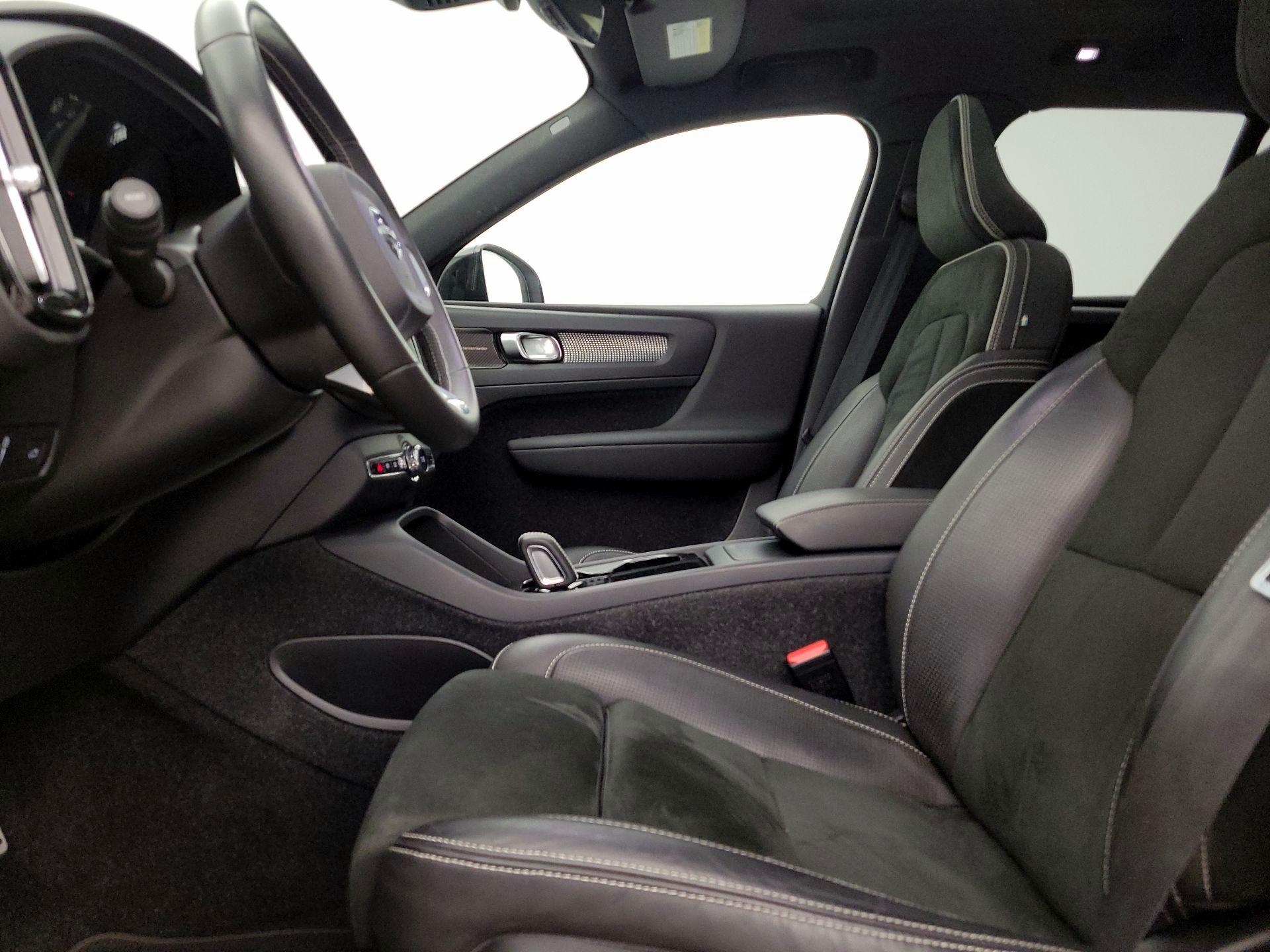 Thumbnail: 2021 Volvo XC40 - 11