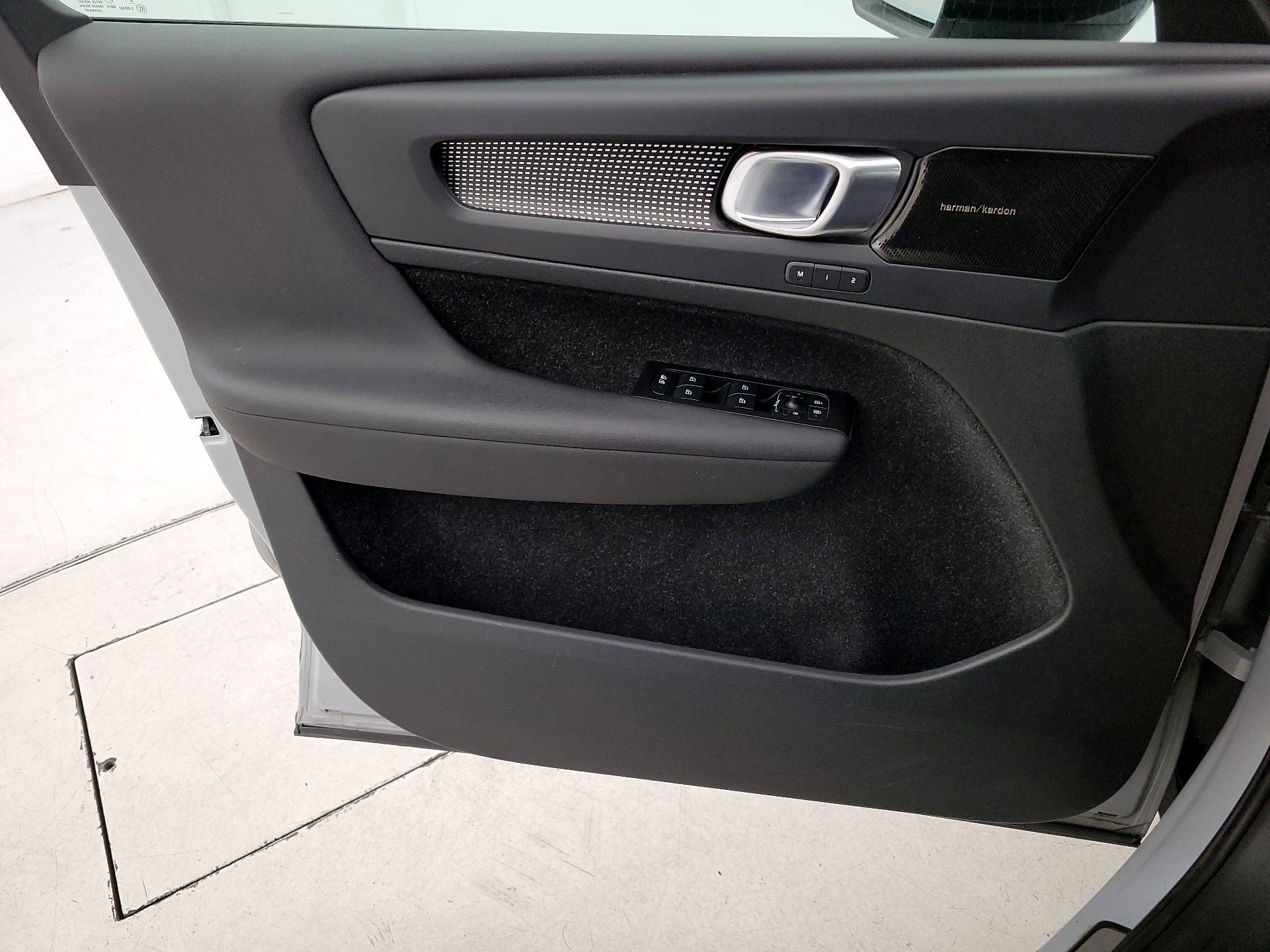 Thumbnail: 2021 Volvo XC40 - 12
