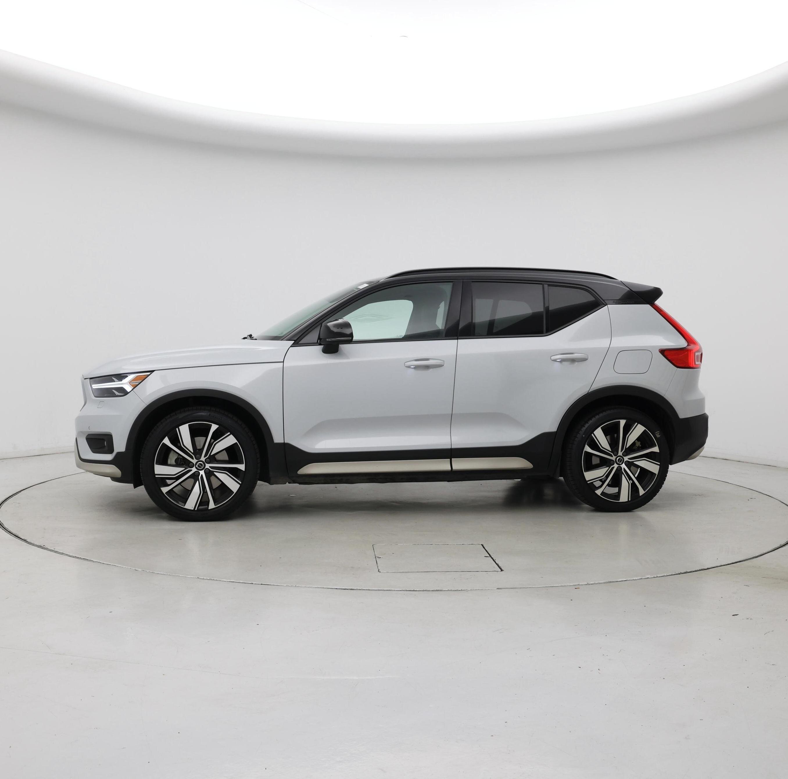 Thumbnail: 2021 Volvo XC40 - 3