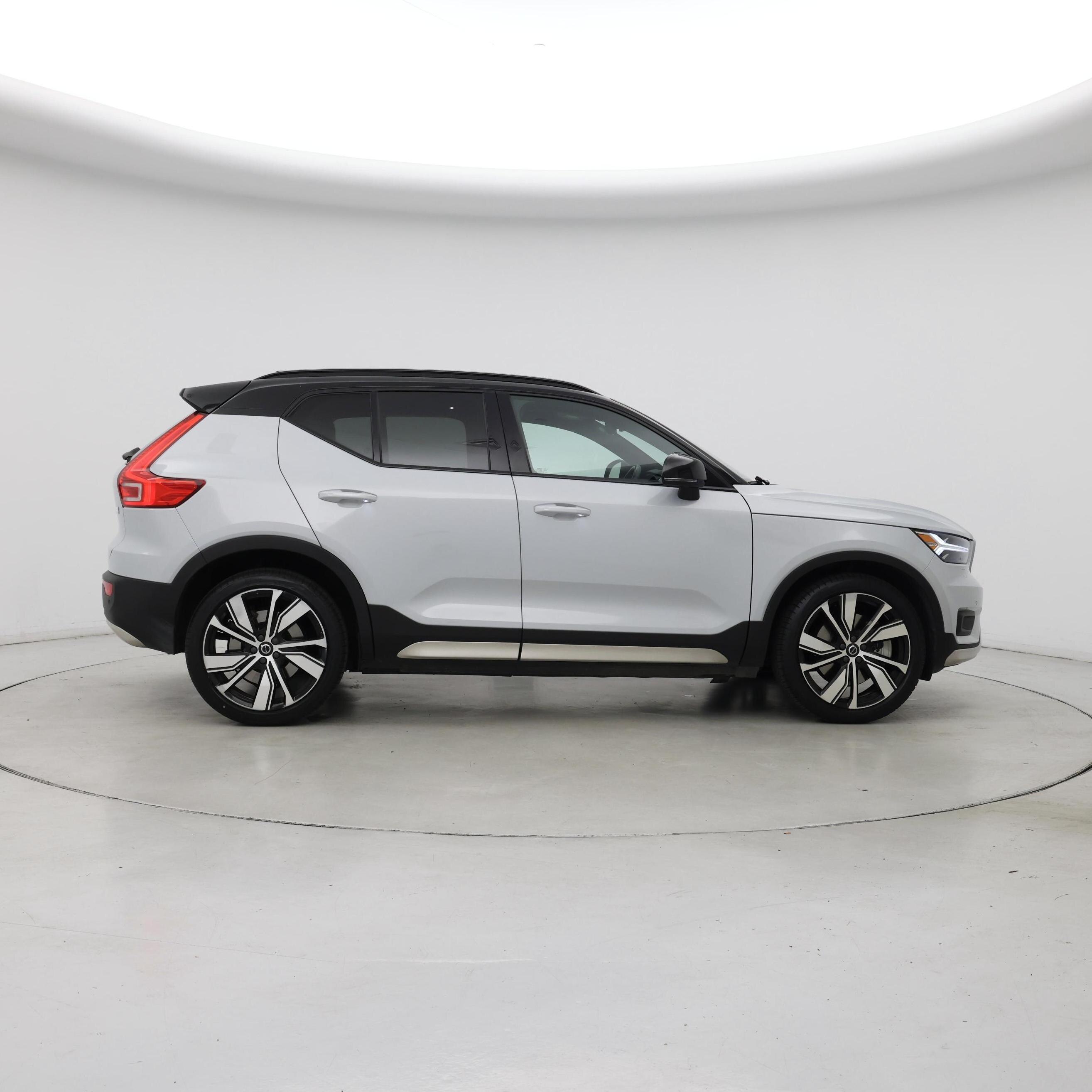 Thumbnail: 2021 Volvo XC40 - 7
