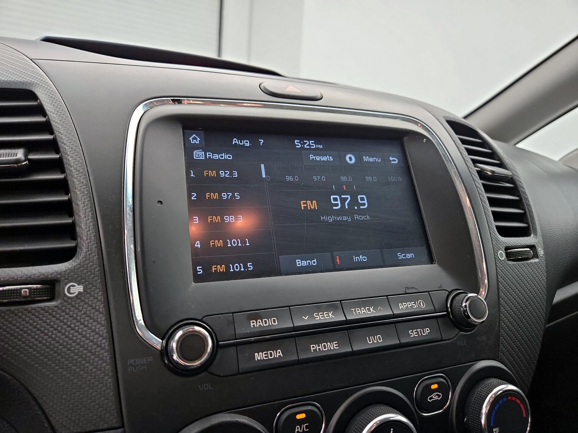 Thumbnail: 2017 Kia Forte - 15