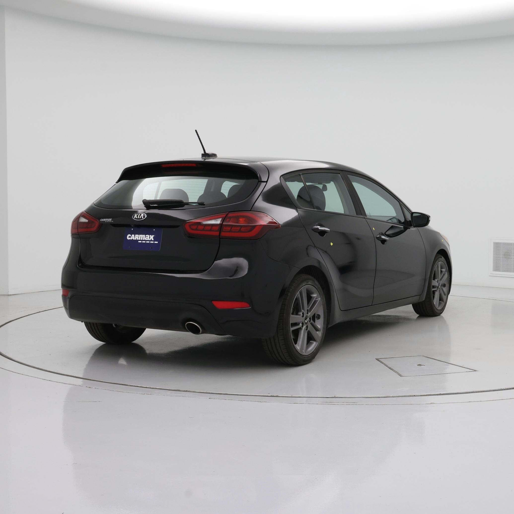 Thumbnail: 2017 Kia Forte - 8