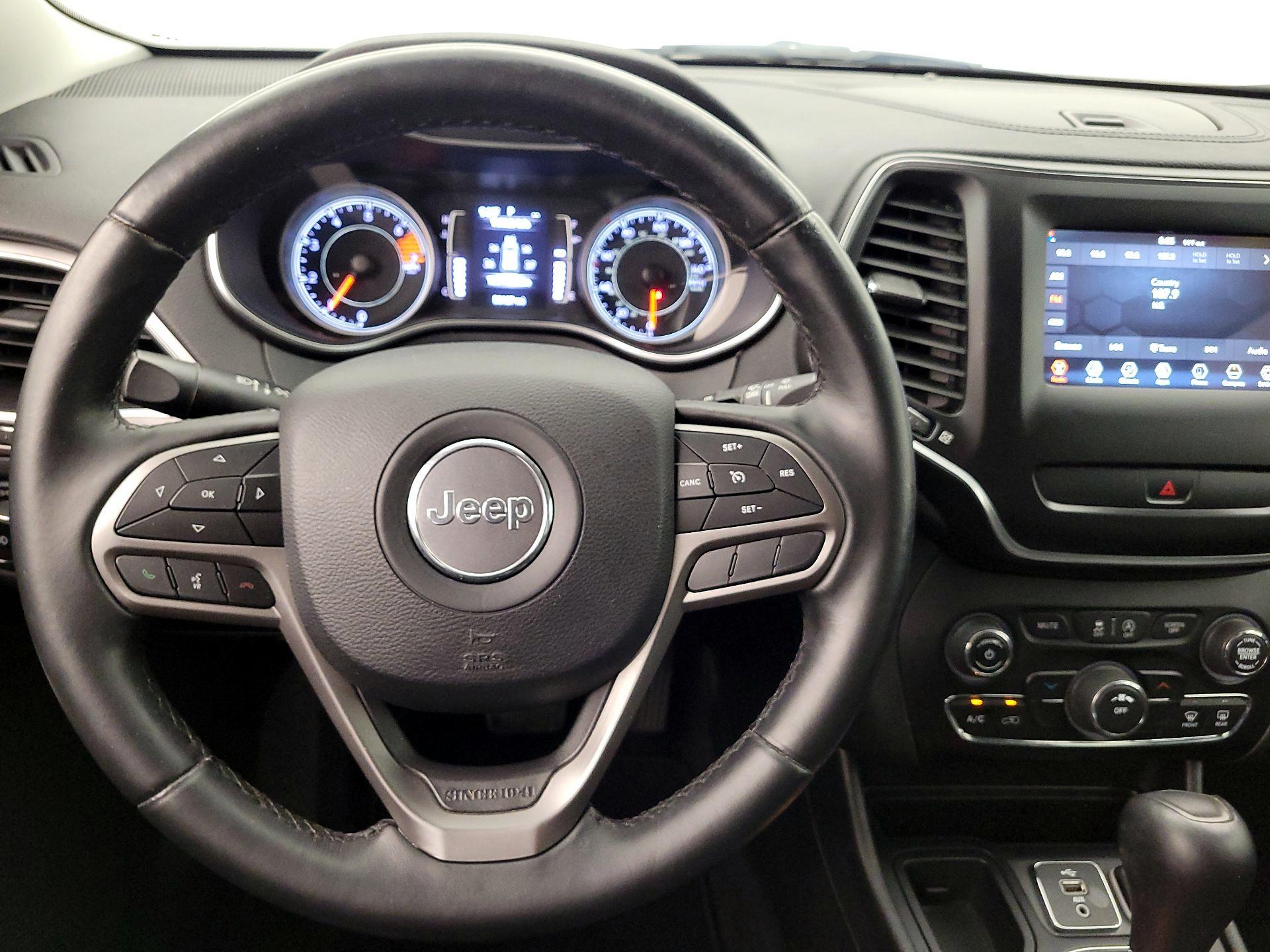 Thumbnail: 2019 Jeep Cherokee - 10