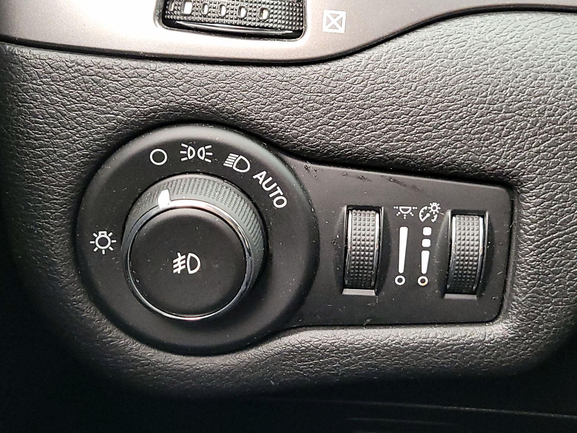Thumbnail: 2019 Jeep Cherokee - 13