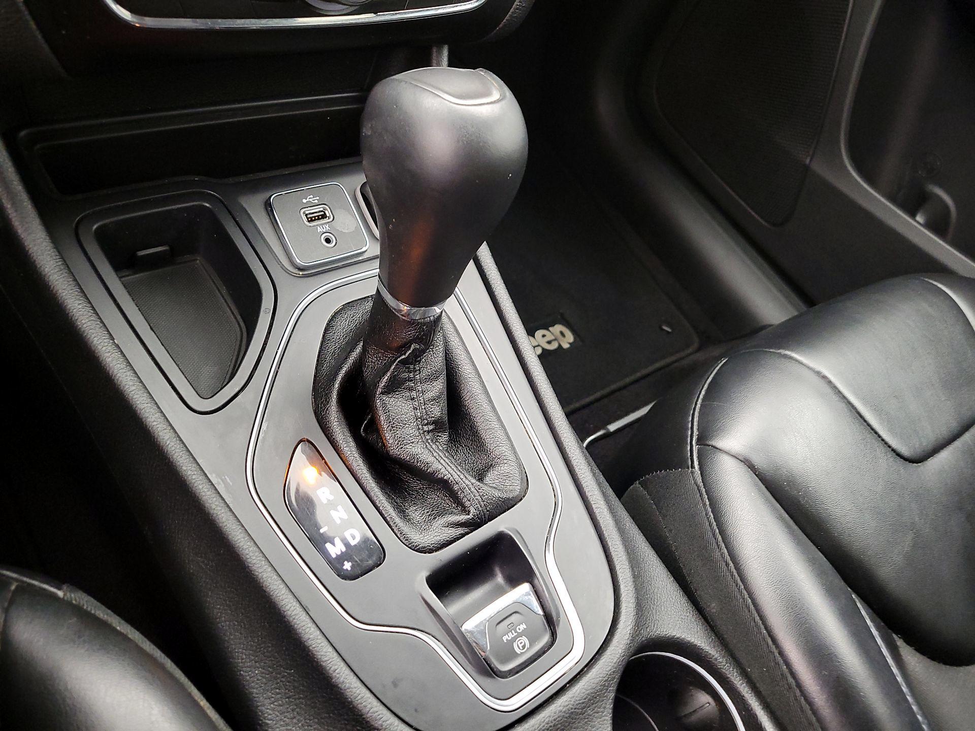 Thumbnail: 2019 Jeep Cherokee - 17