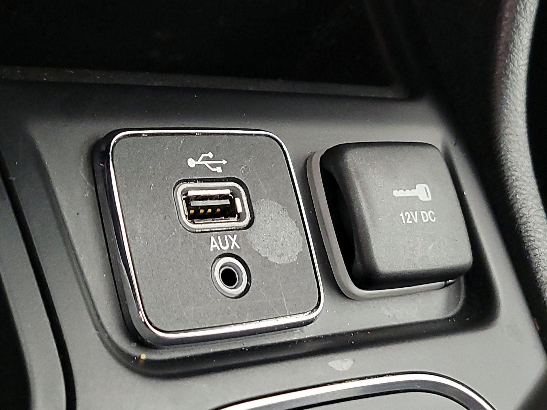 Thumbnail: 2019 Jeep Cherokee - 18