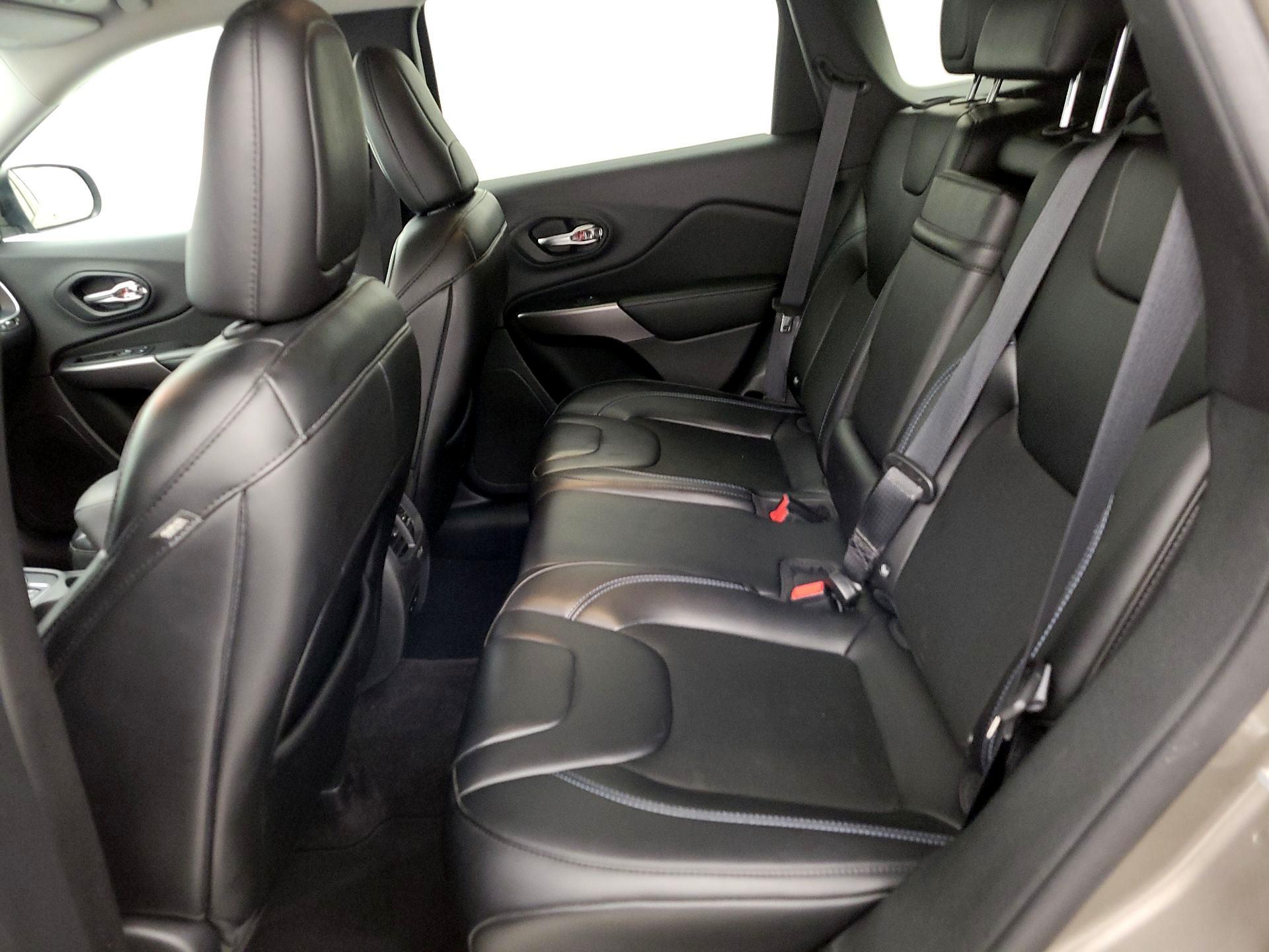 Thumbnail: 2019 Jeep Cherokee - 19