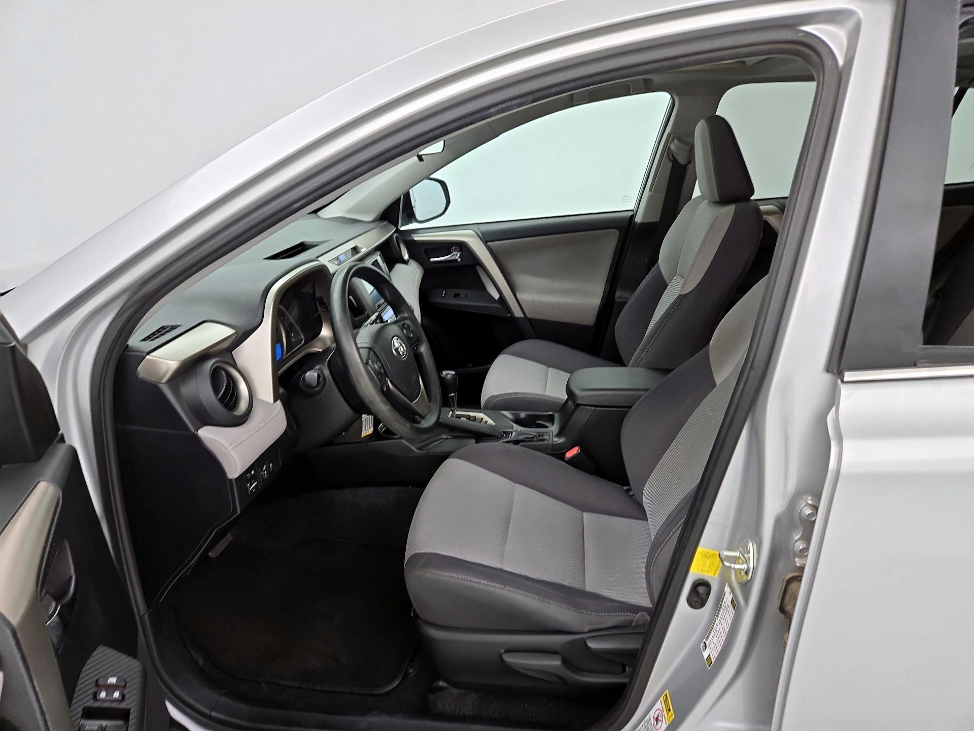 Thumbnail: 2015 Toyota RAV4 - 11