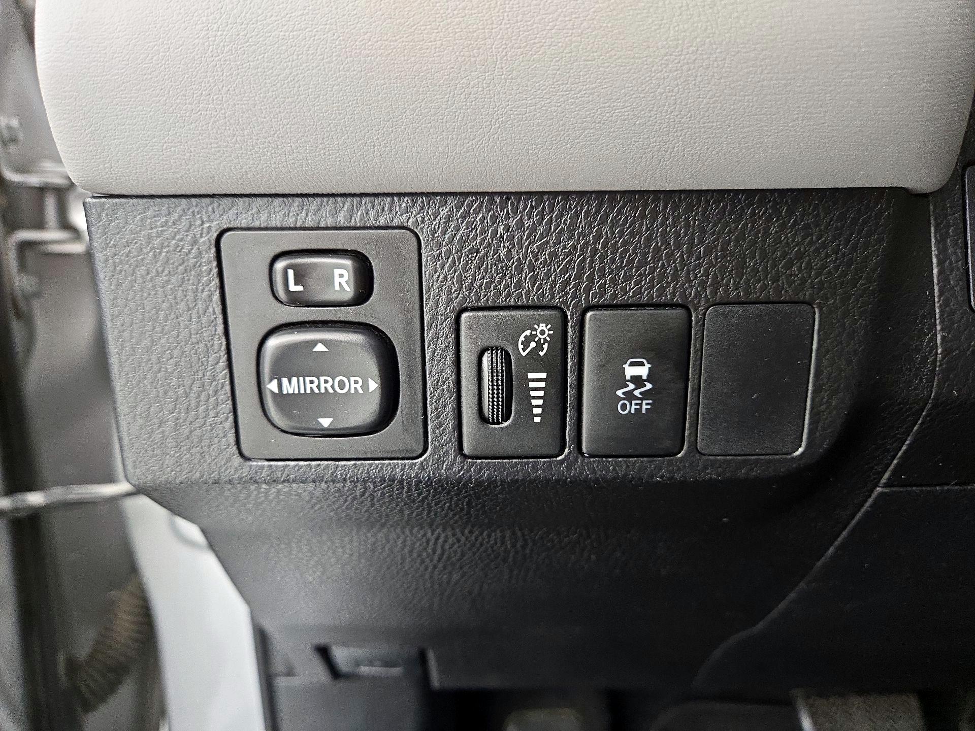 Thumbnail: 2015 Toyota RAV4 - 13
