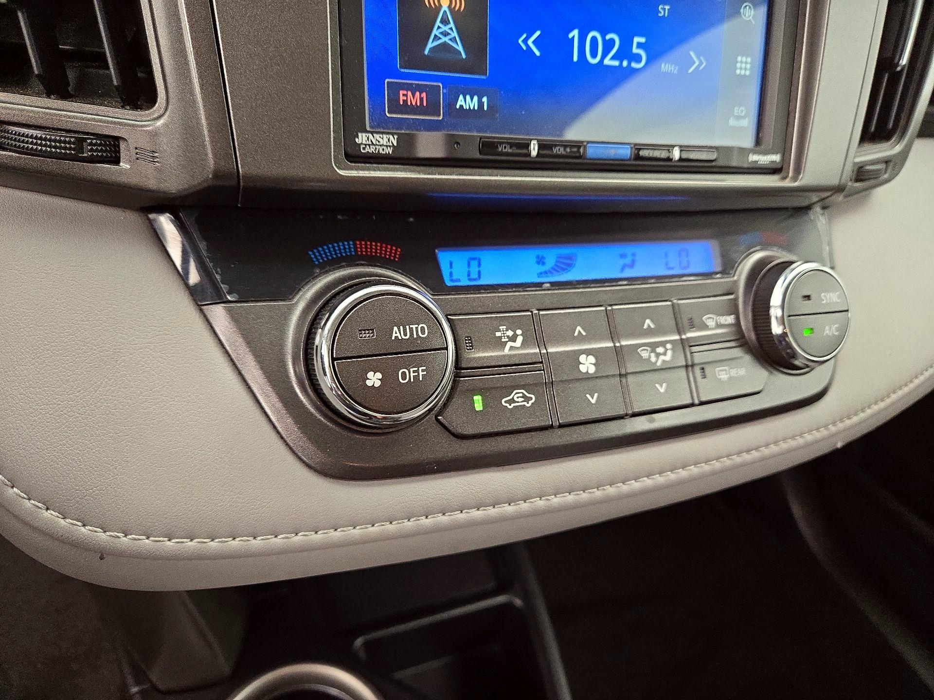 Thumbnail: 2015 Toyota RAV4 - 16