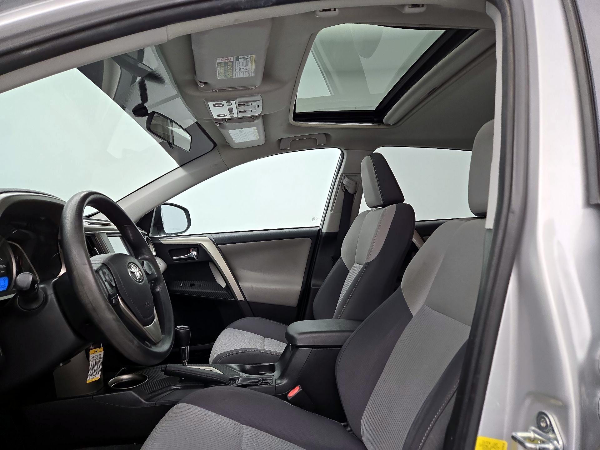 Thumbnail: 2015 Toyota RAV4 - 19