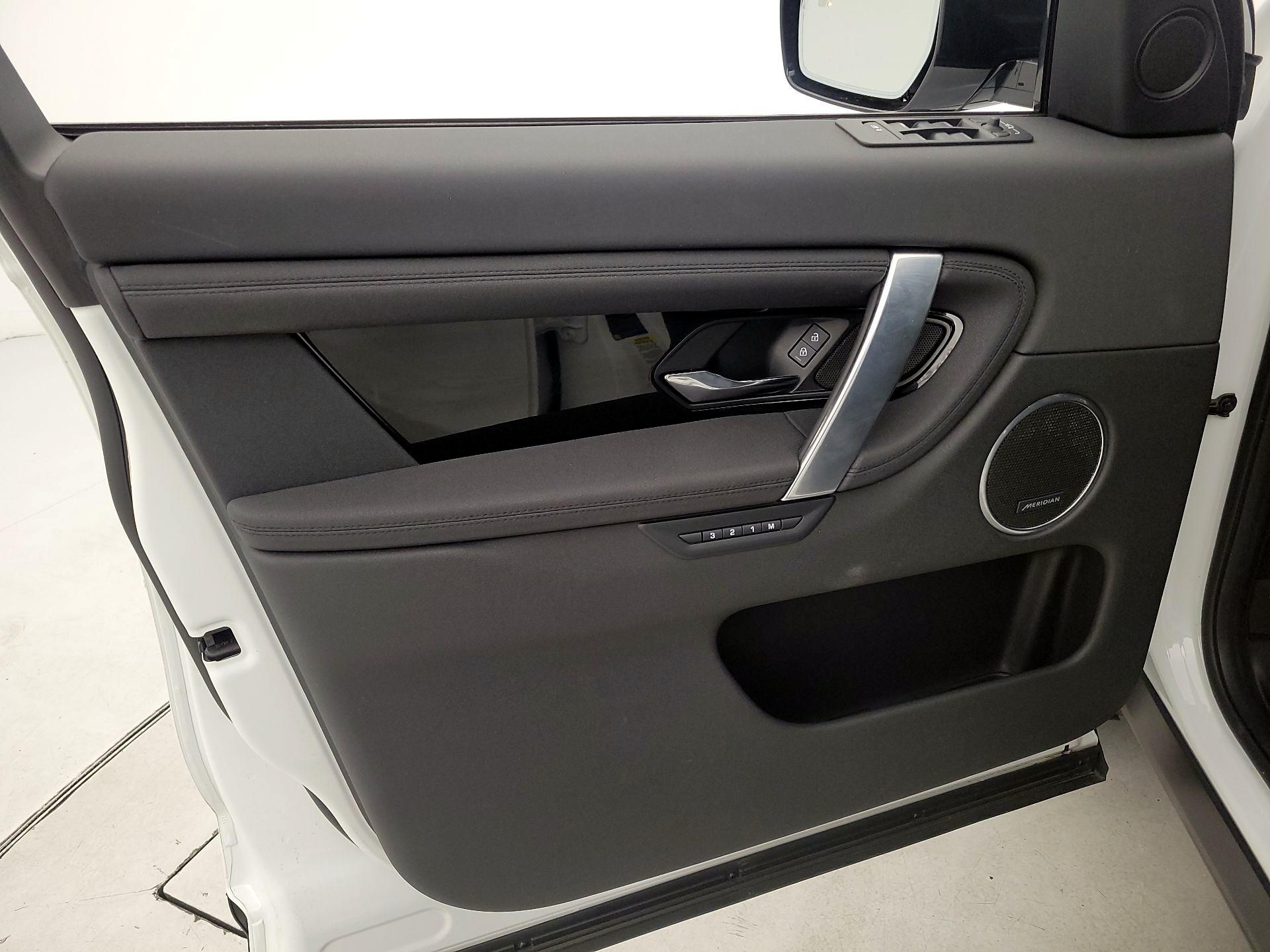 Thumbnail: 2023 Land Rover Discovery Sport - 12