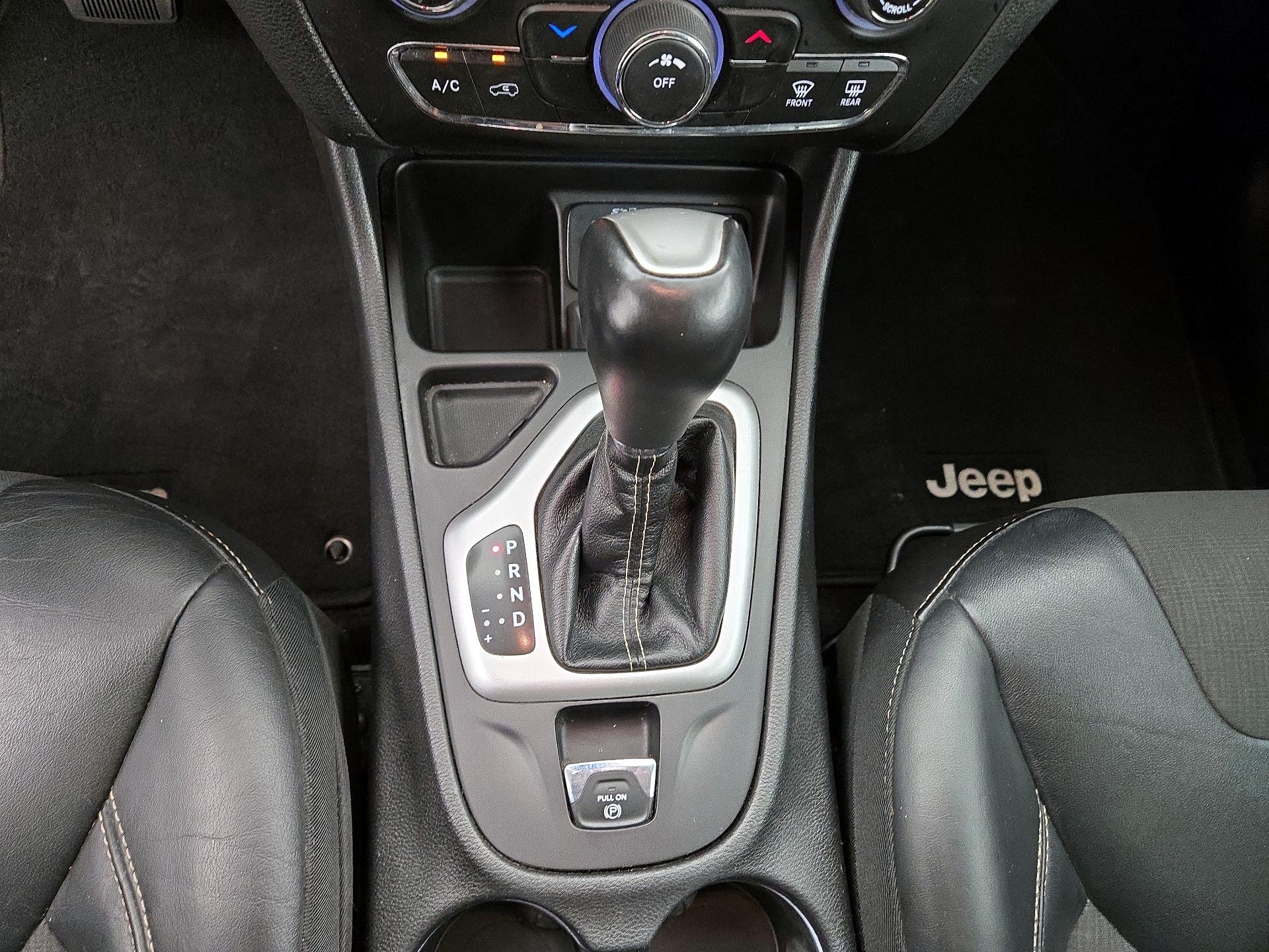 Thumbnail: 2018 Jeep Cherokee - 17