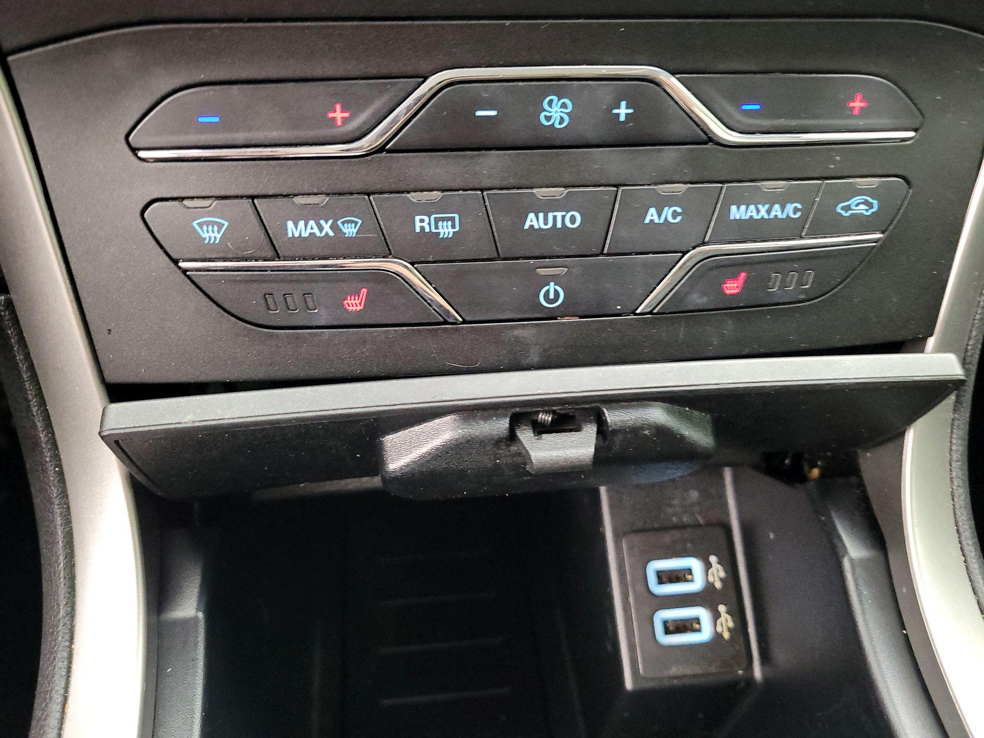 Thumbnail: 2020 Ford Edge - 17