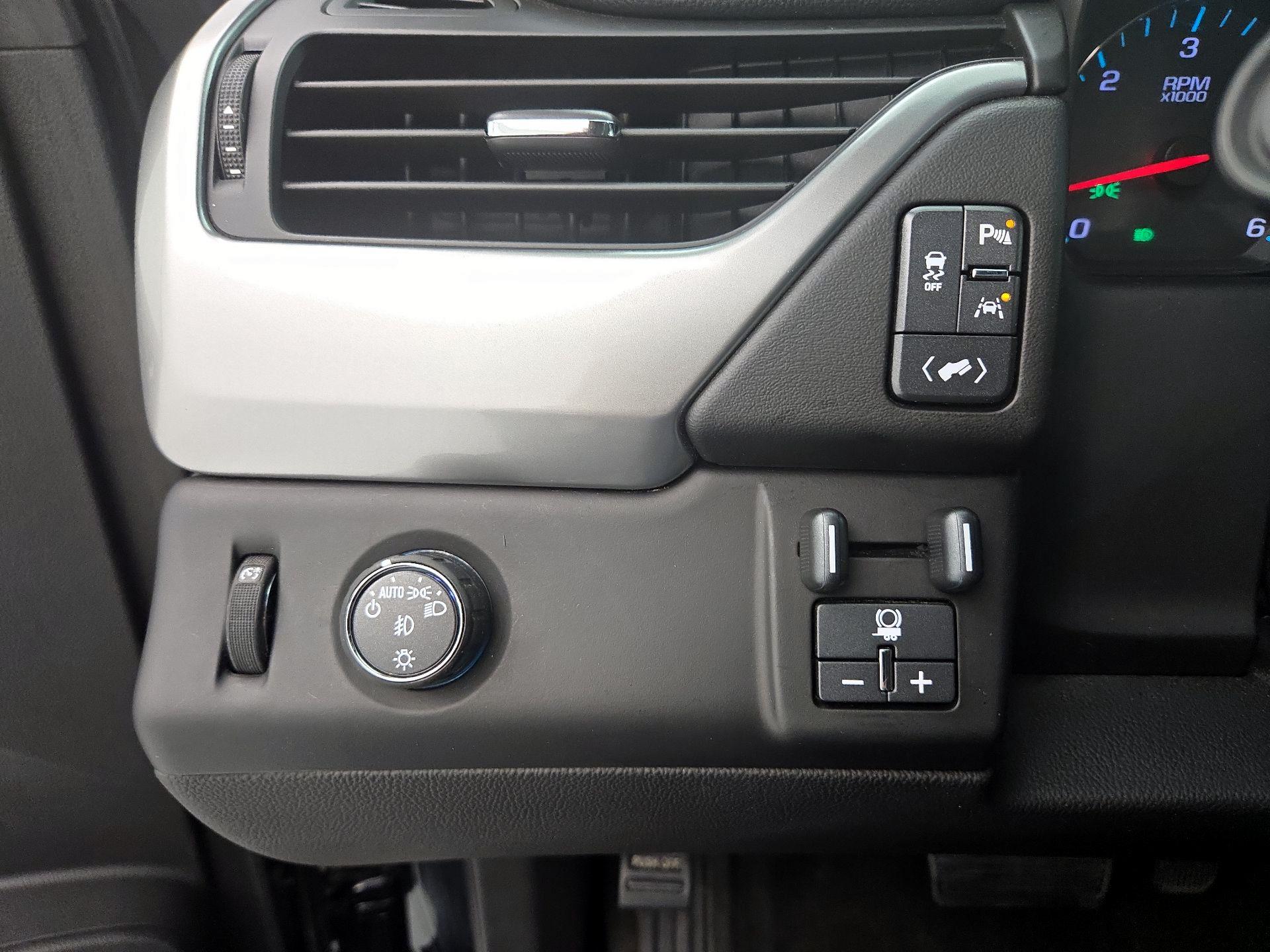 Thumbnail: 2016 Chevrolet Tahoe - 13