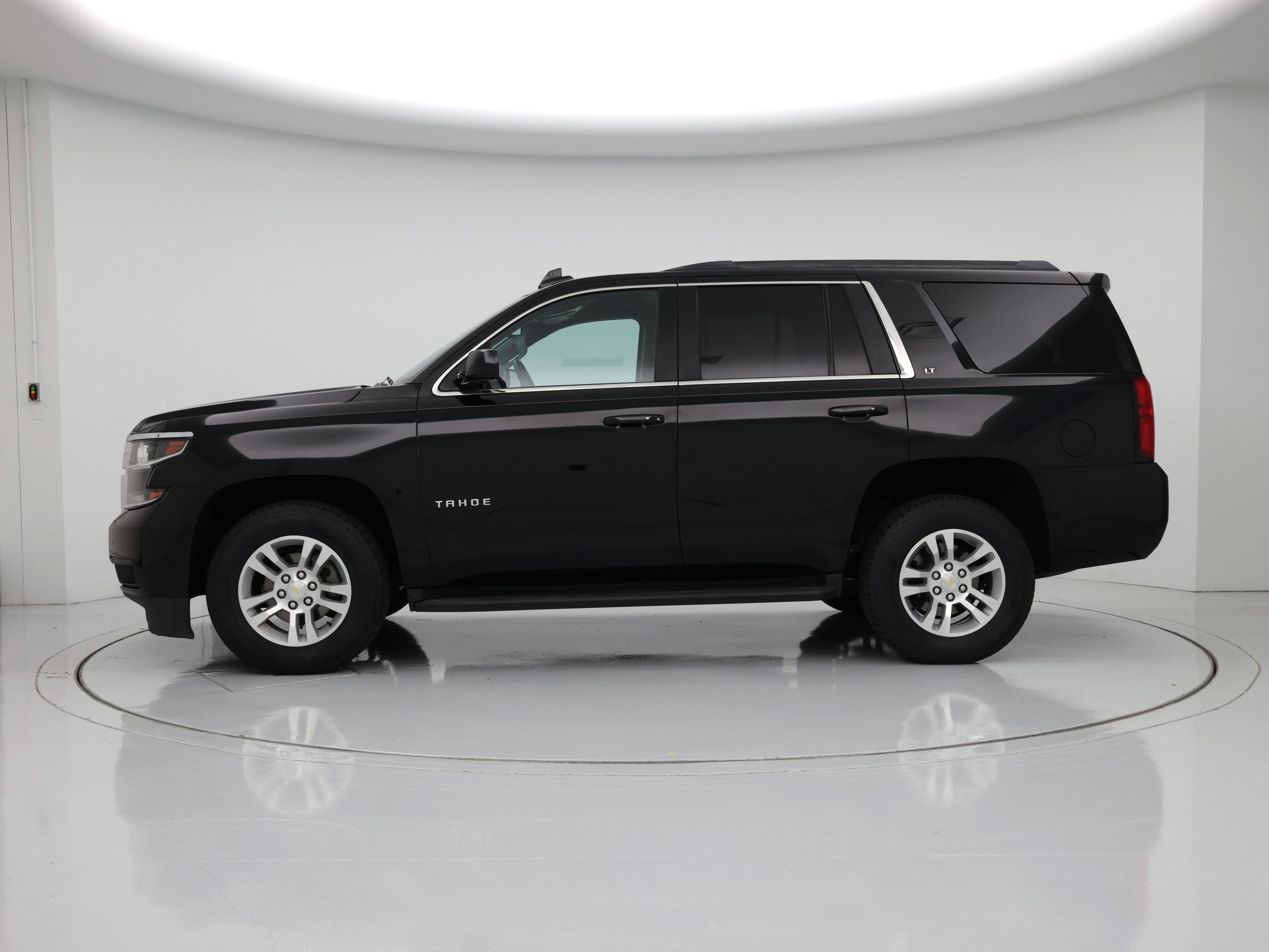 Thumbnail: 2016 Chevrolet Tahoe - 3