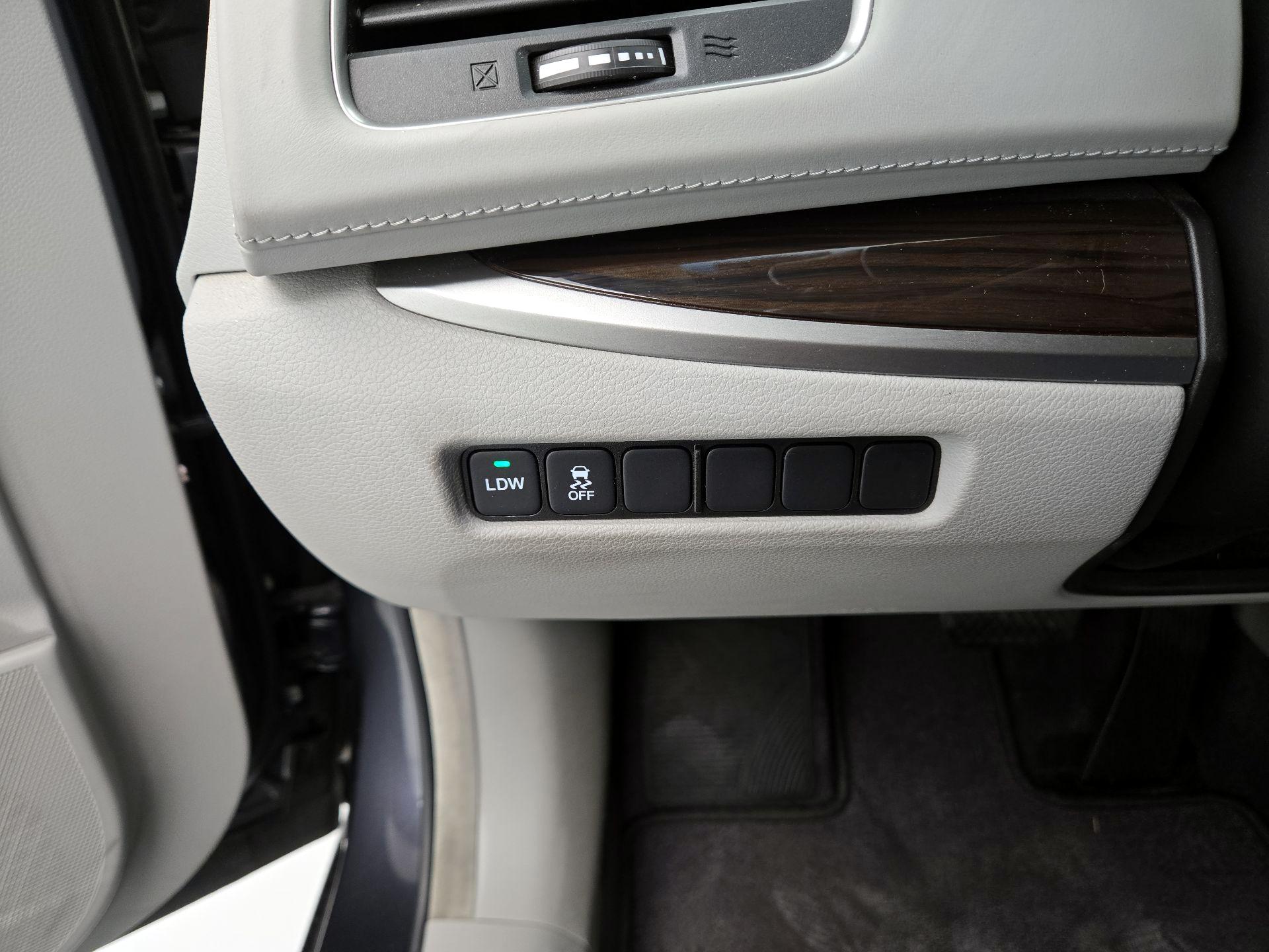 Thumbnail: 2014 Acura RLX - 13