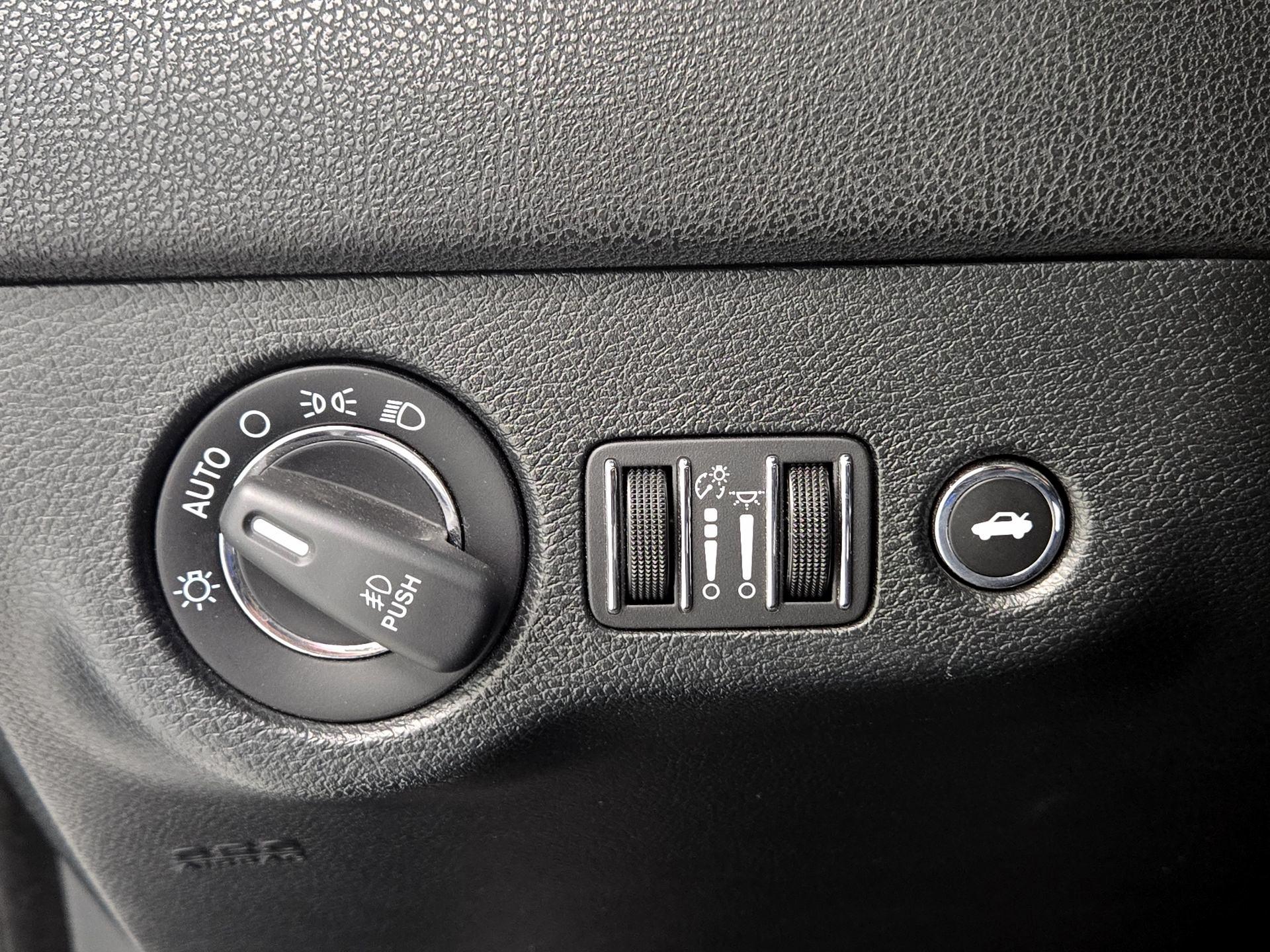 Thumbnail: 2018 Chrysler 300 - 13