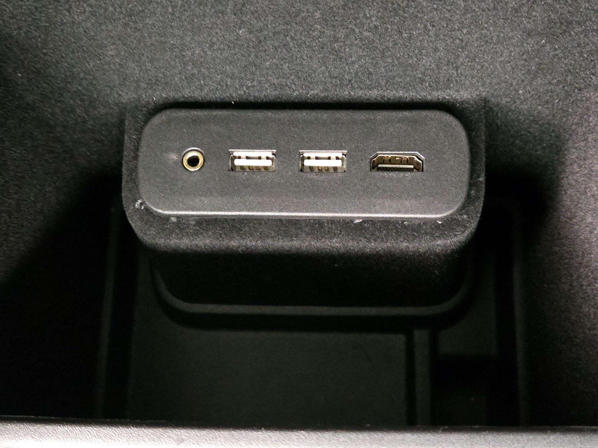 Thumbnail: 2018 Chrysler 300 - 18