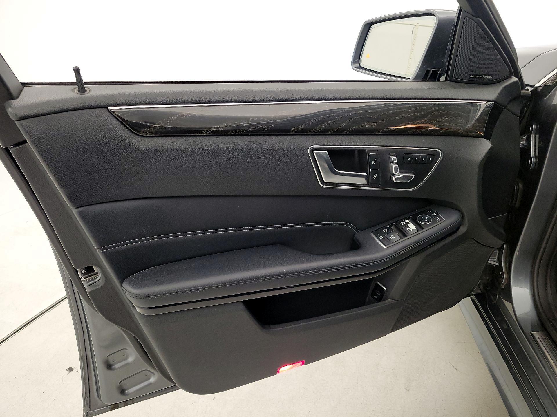 Thumbnail: 2016 Mercedes-Benz E-Class - 12