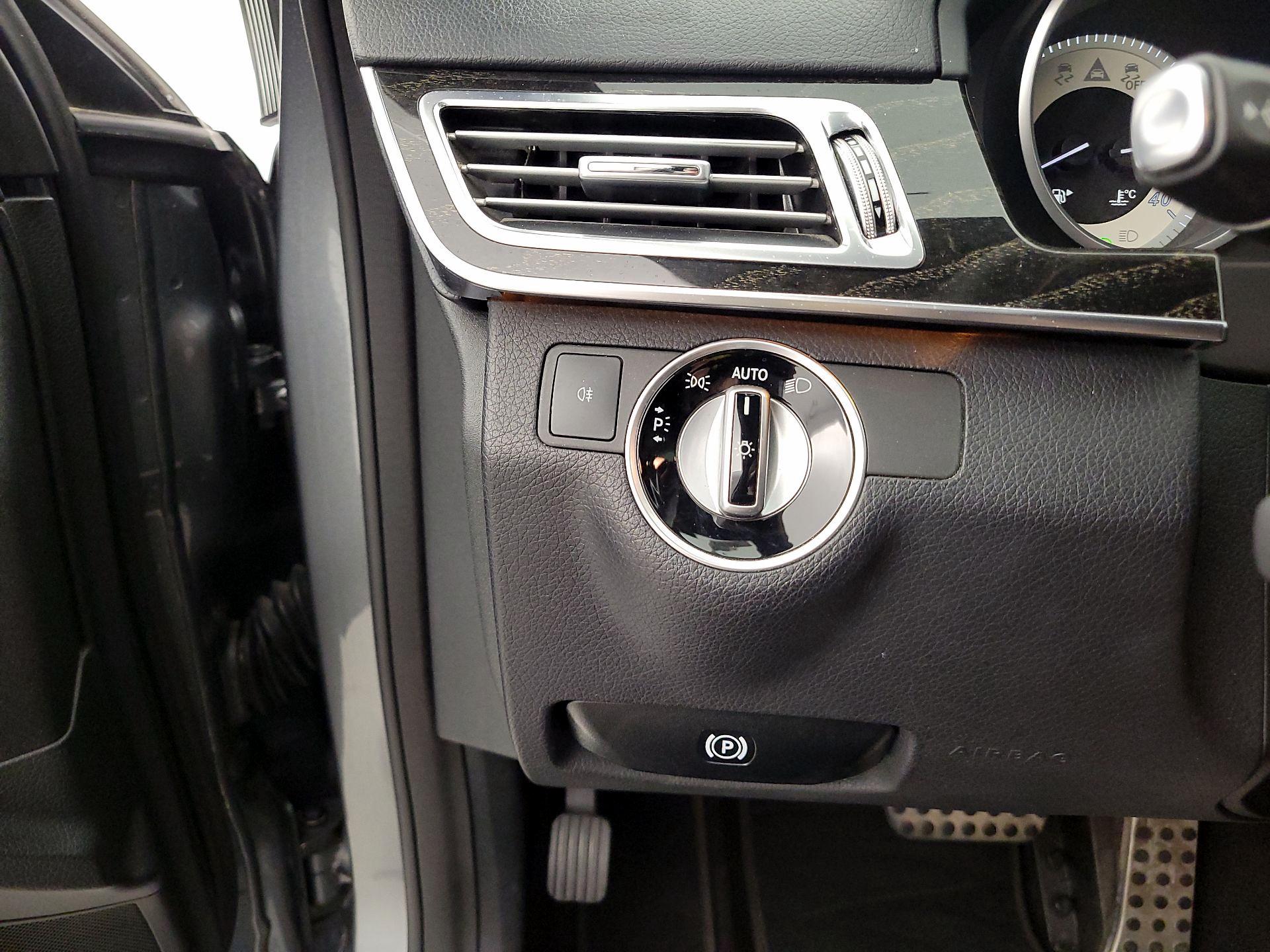 Thumbnail: 2016 Mercedes-Benz E-Class - 13