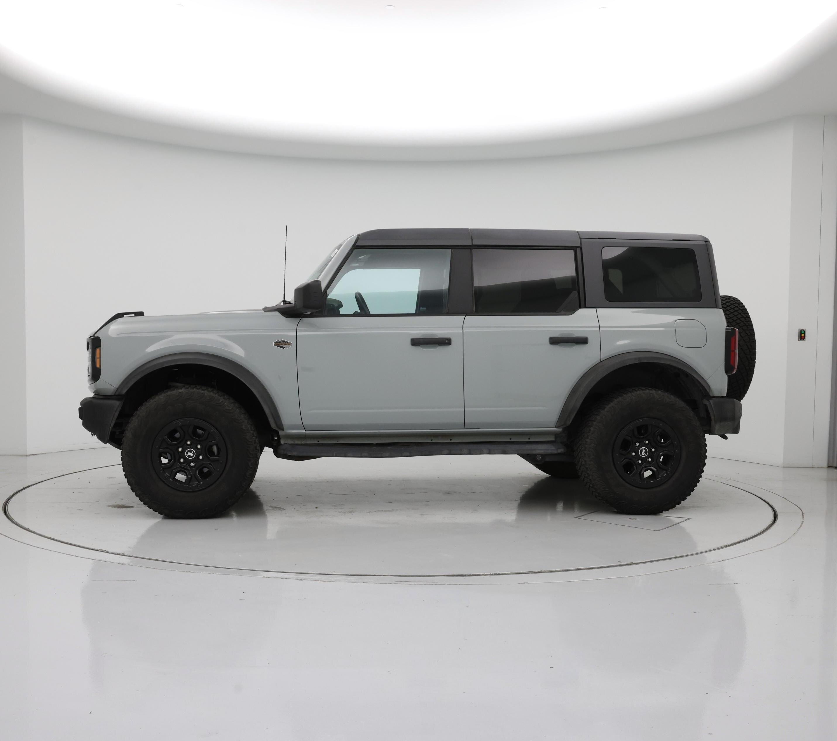 Thumbnail: 2022 Ford Bronco - 3