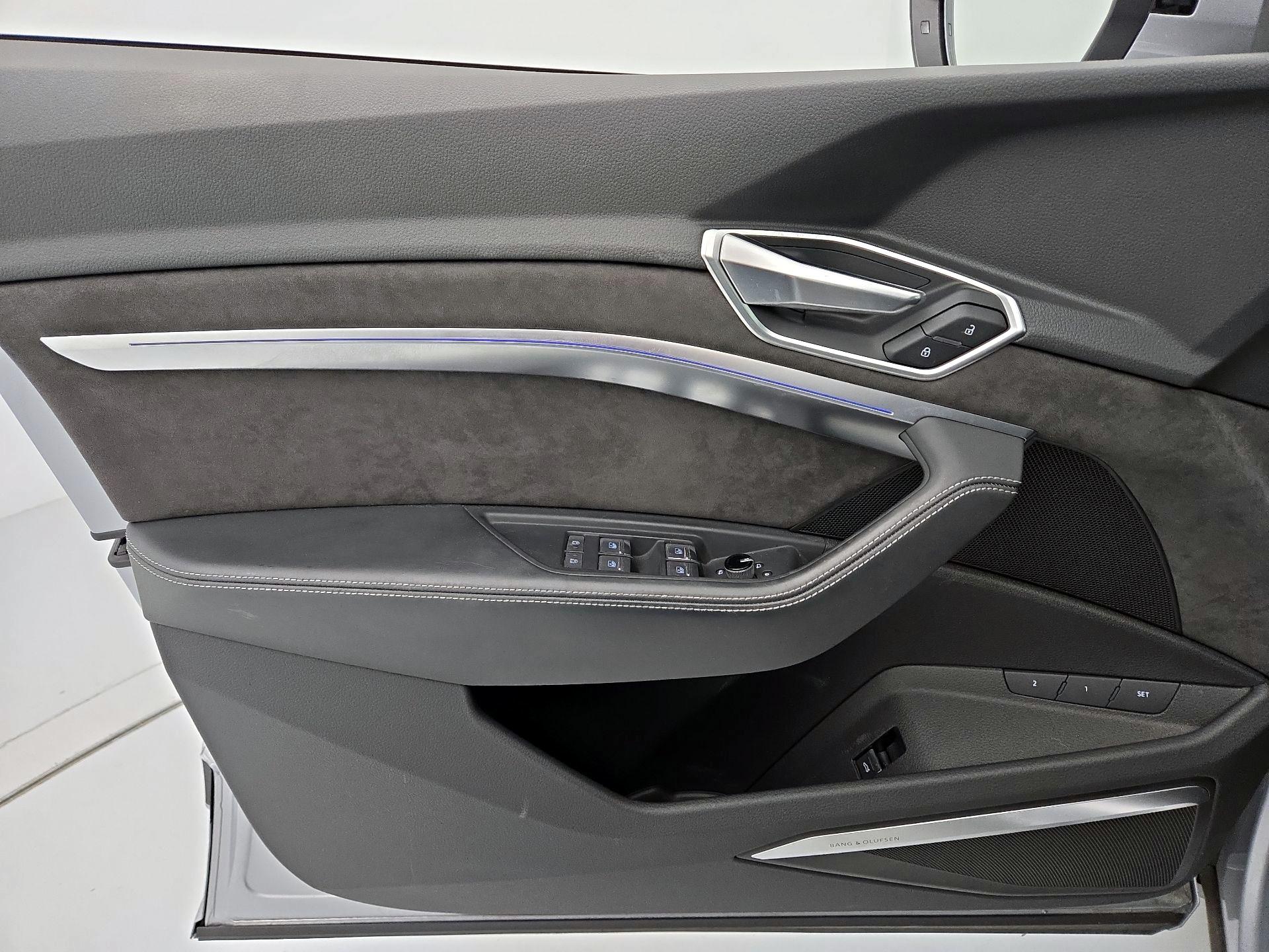 Thumbnail: 2019 Audi e-tron - 12