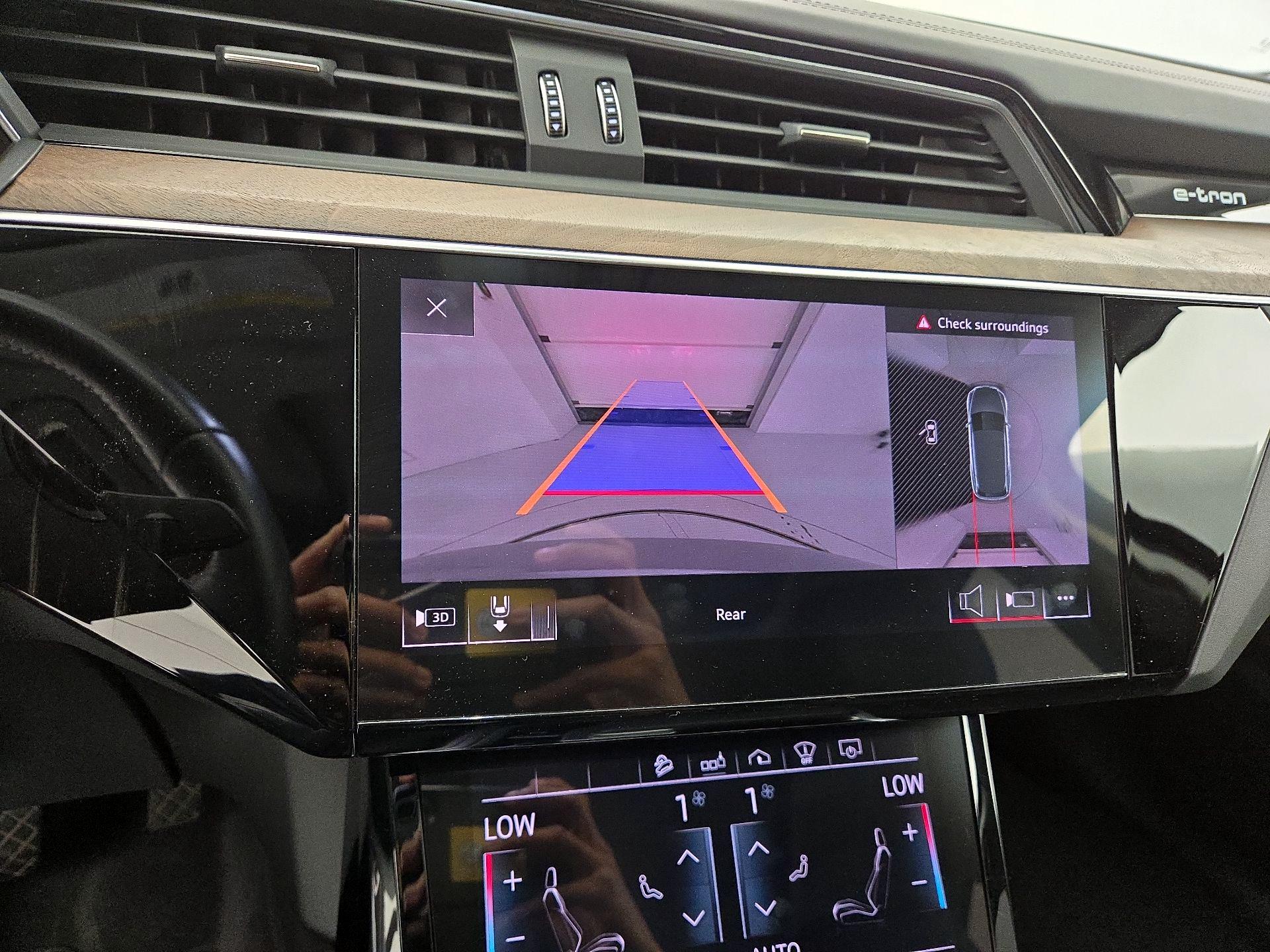 Thumbnail: 2019 Audi e-tron - 15