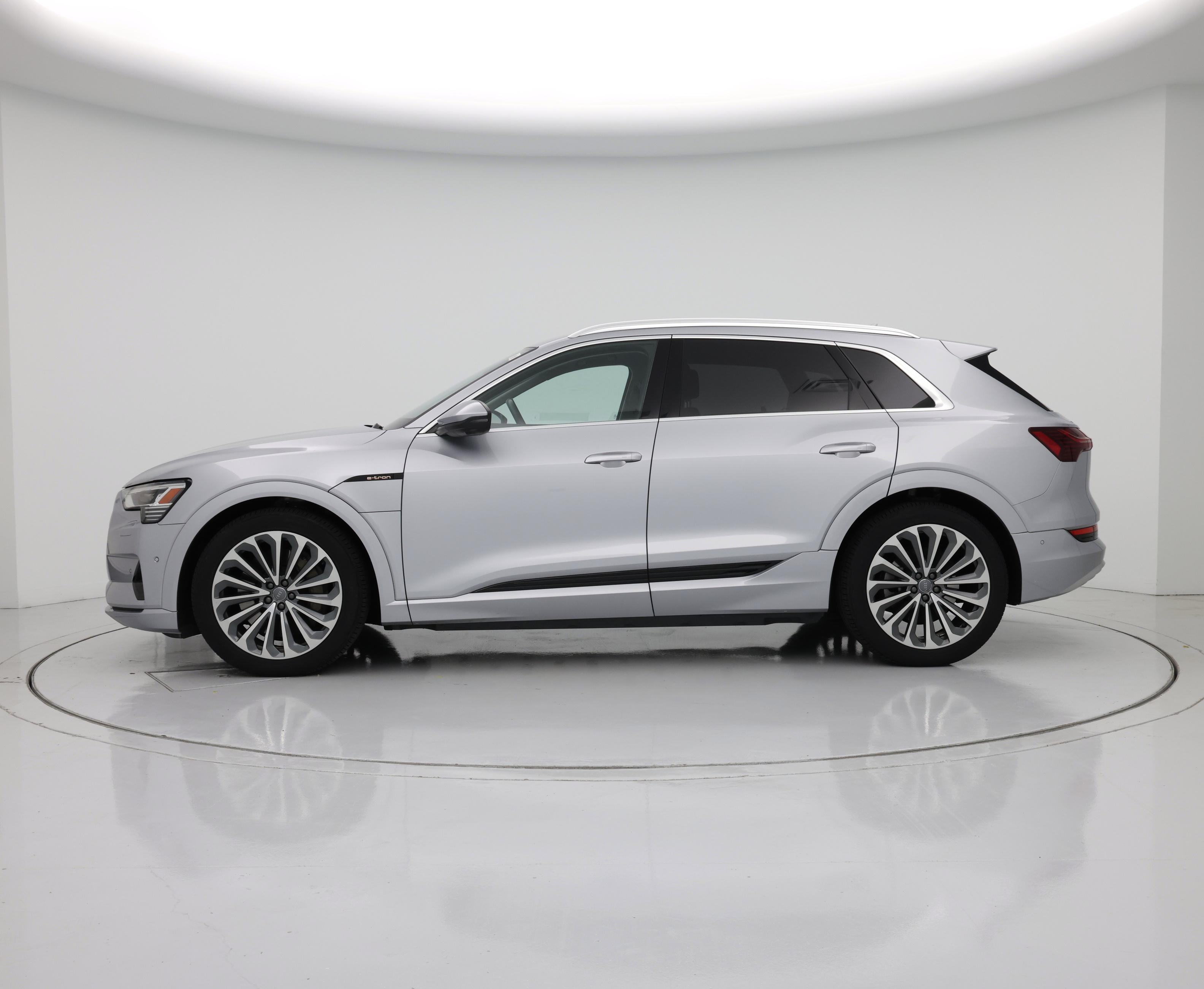 Thumbnail: 2019 Audi e-tron - 3