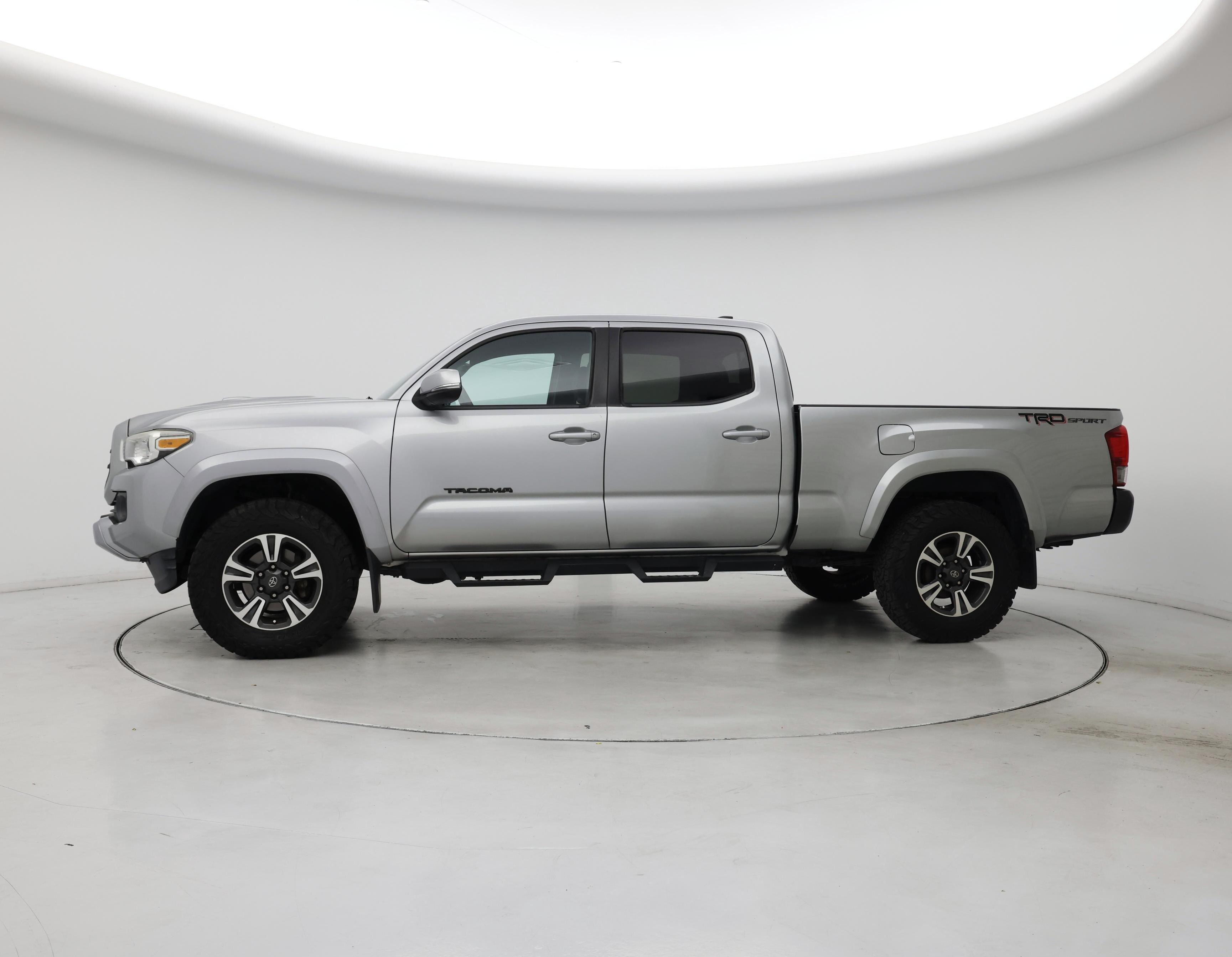 Thumbnail: 2017 Toyota Tacoma - 3