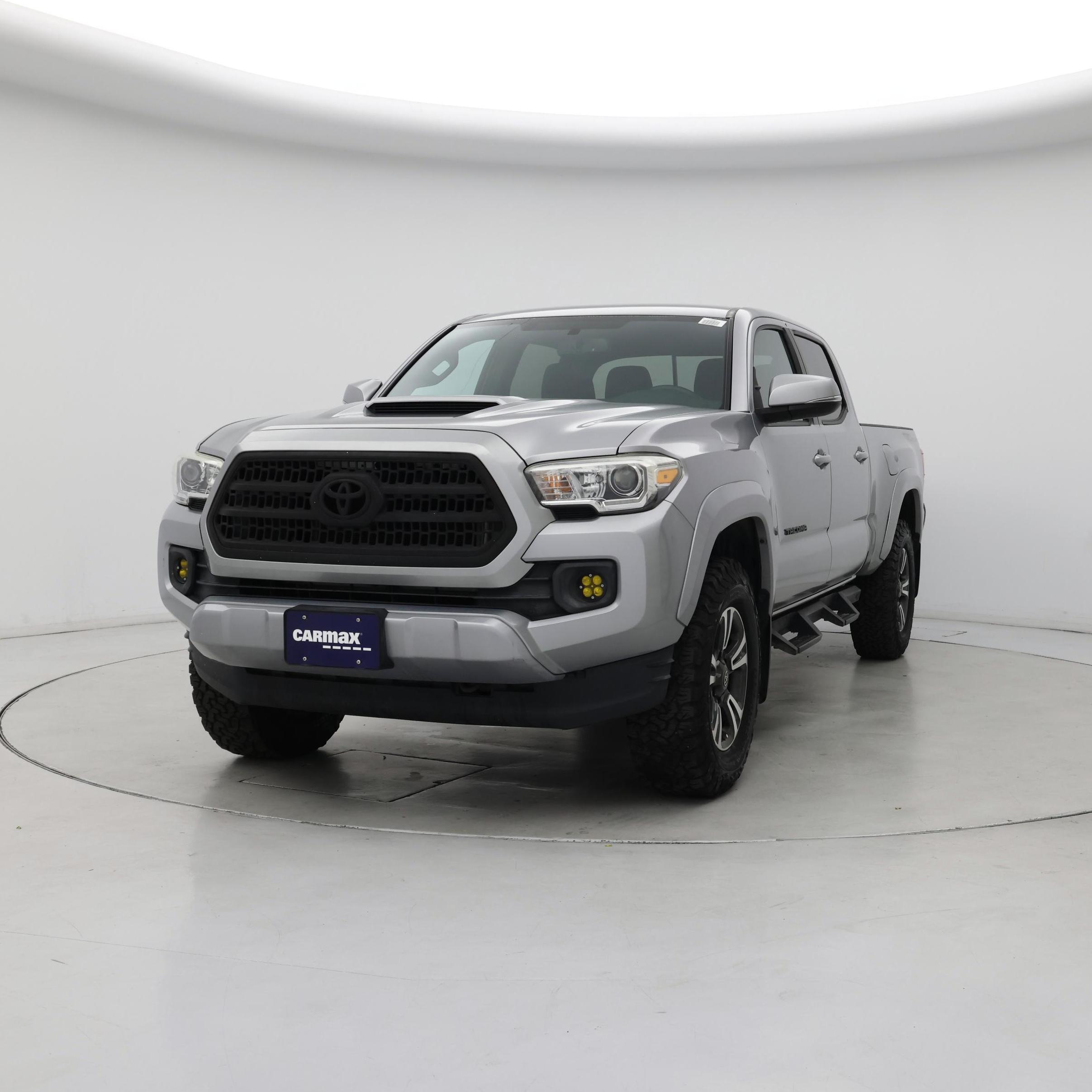 Thumbnail: 2017 Toyota Tacoma - 4