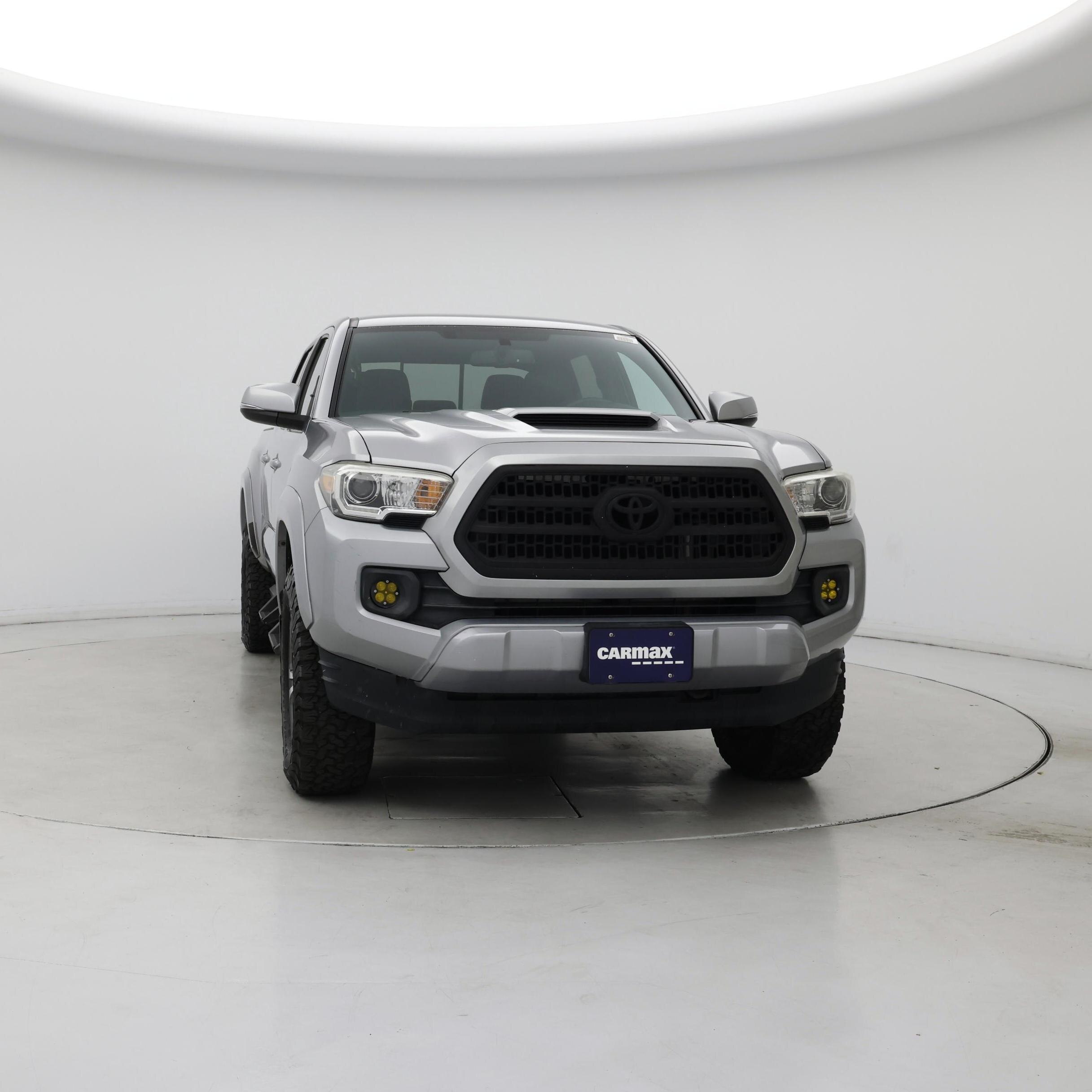 Thumbnail: 2017 Toyota Tacoma - 5