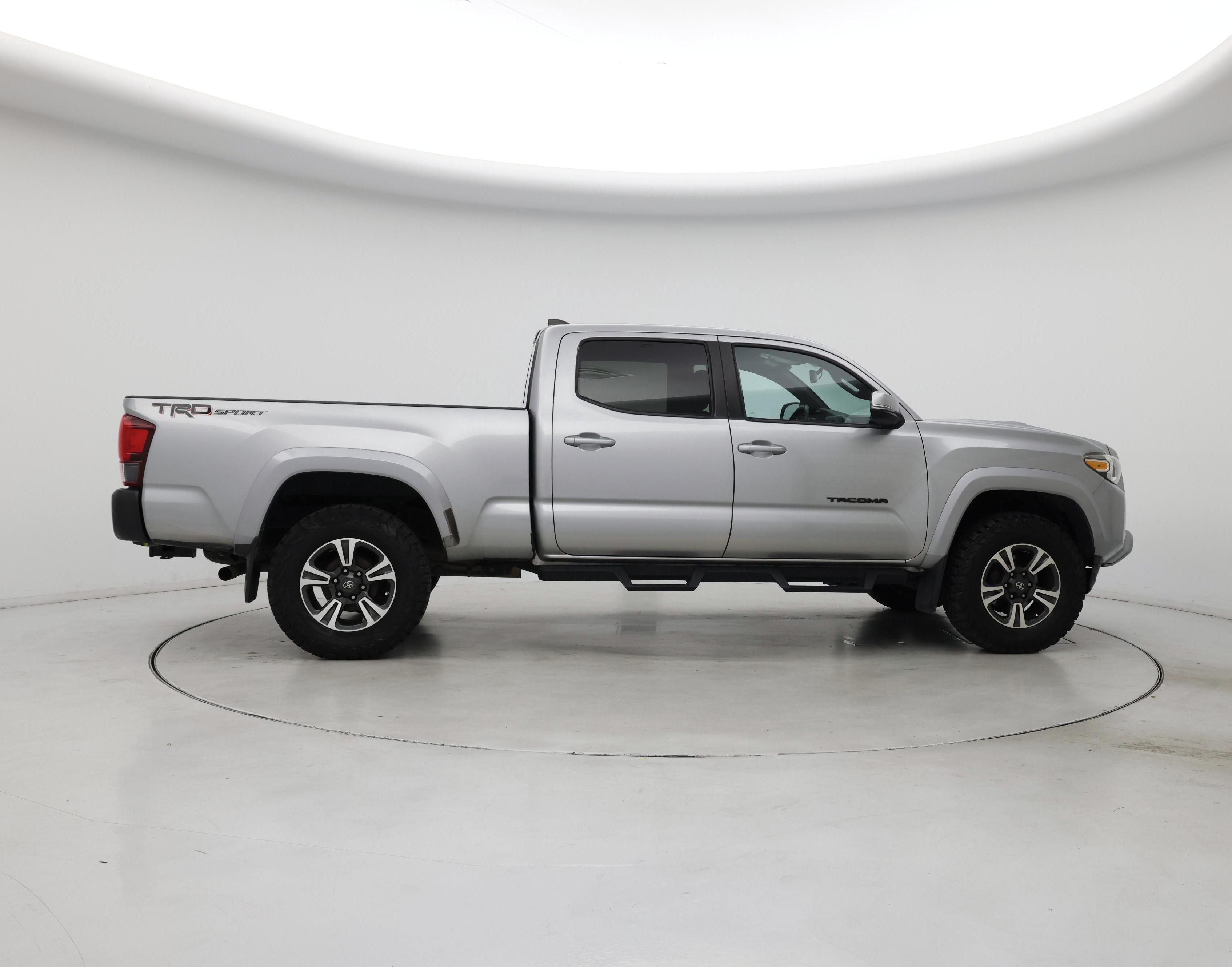 Thumbnail: 2017 Toyota Tacoma - 7