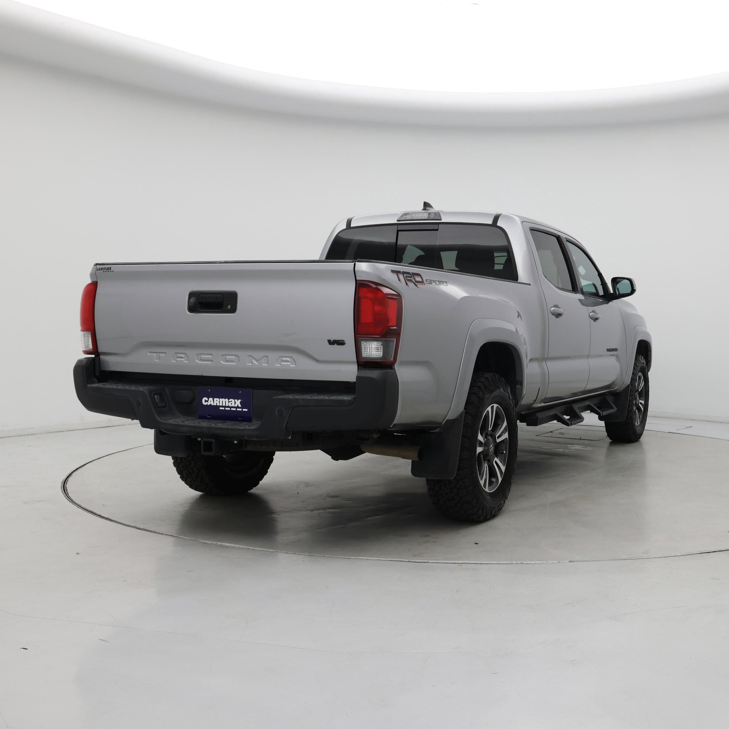 Thumbnail: 2017 Toyota Tacoma - 8