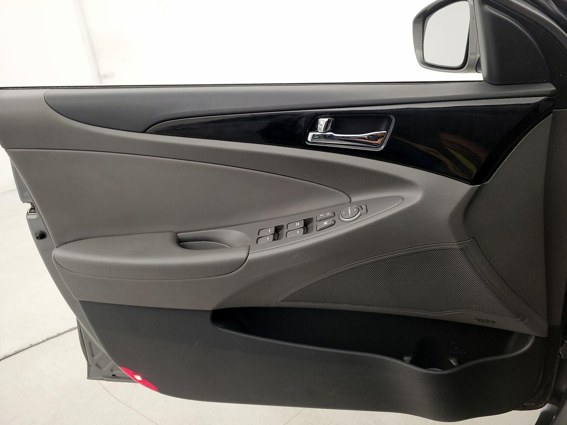 Thumbnail: 2013 Hyundai Sonata - 12