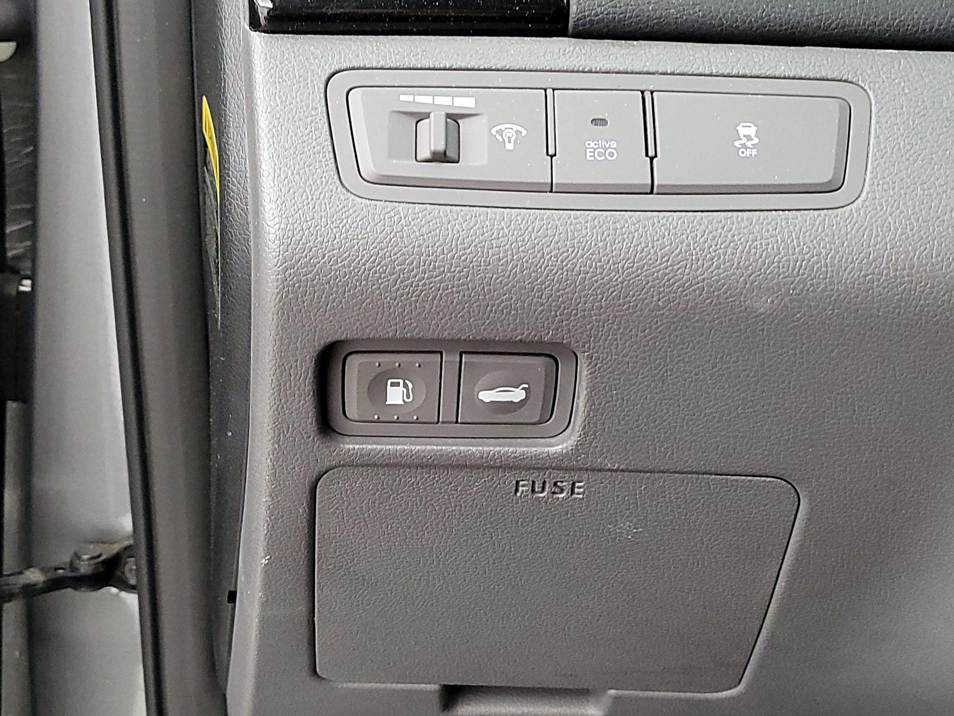 Thumbnail: 2013 Hyundai Sonata - 13