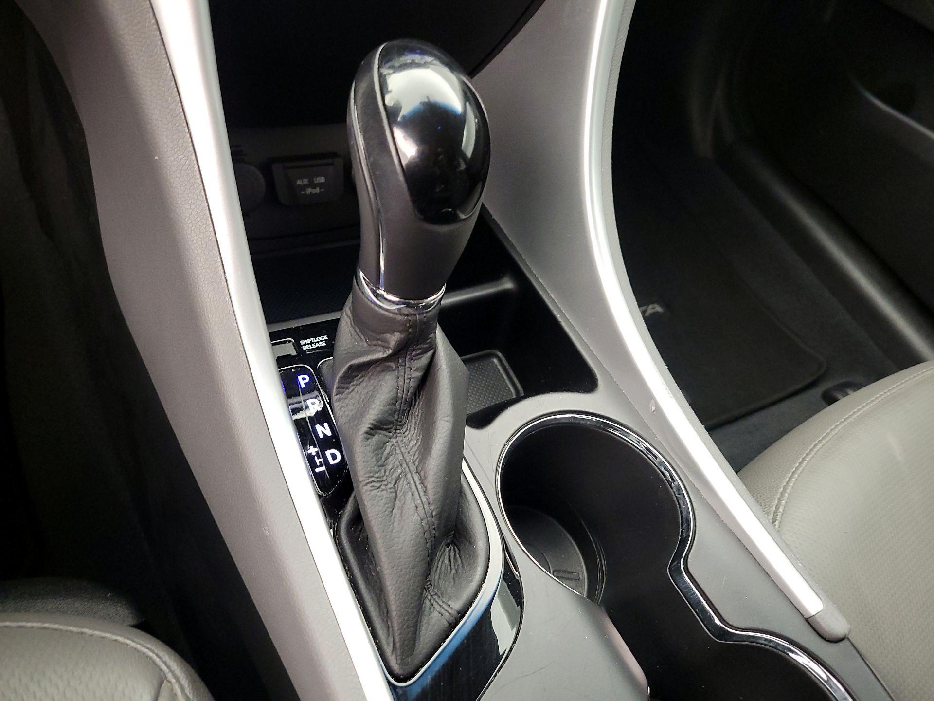 Thumbnail: 2013 Hyundai Sonata - 18