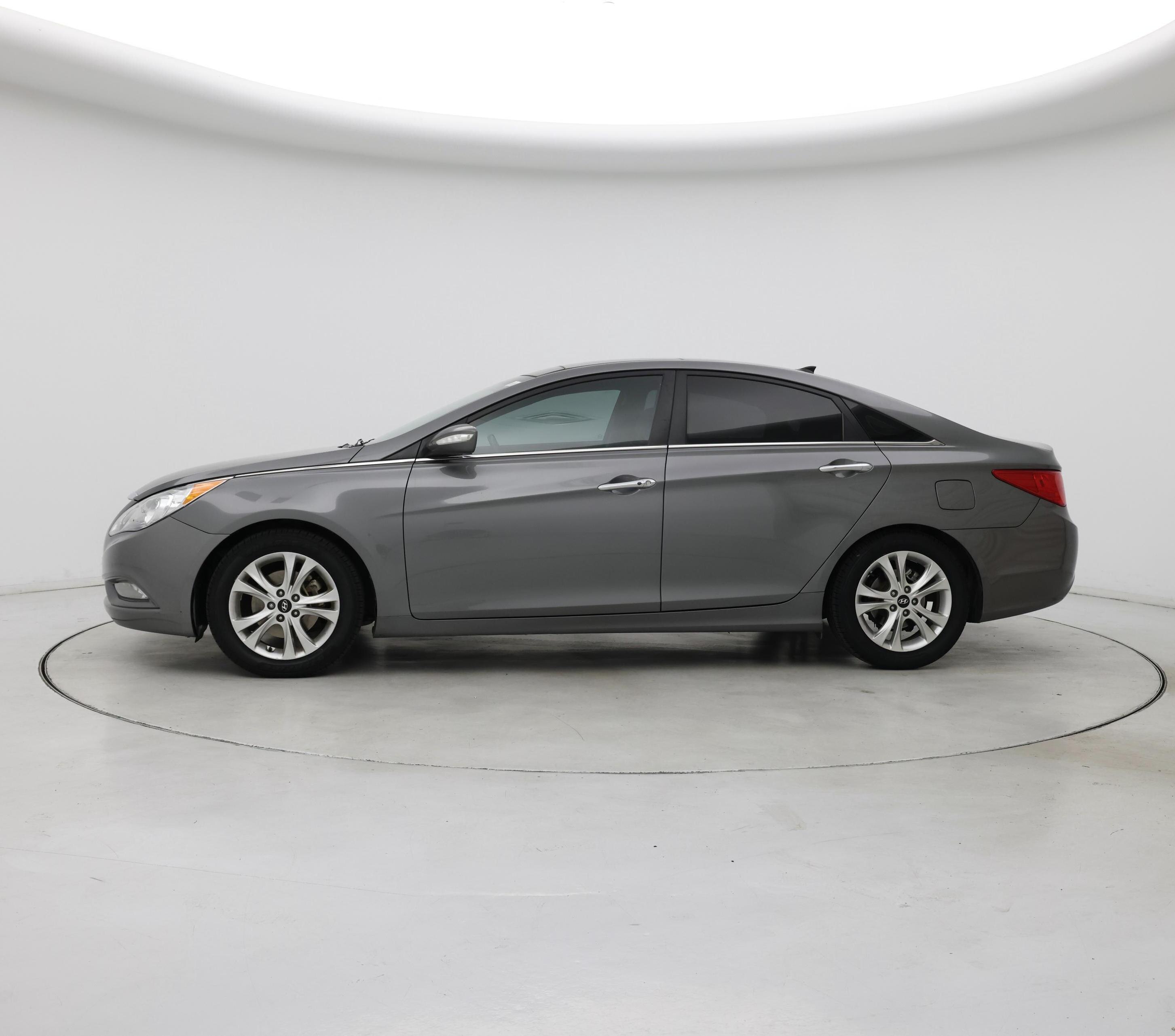 Thumbnail: 2013 Hyundai Sonata - 3