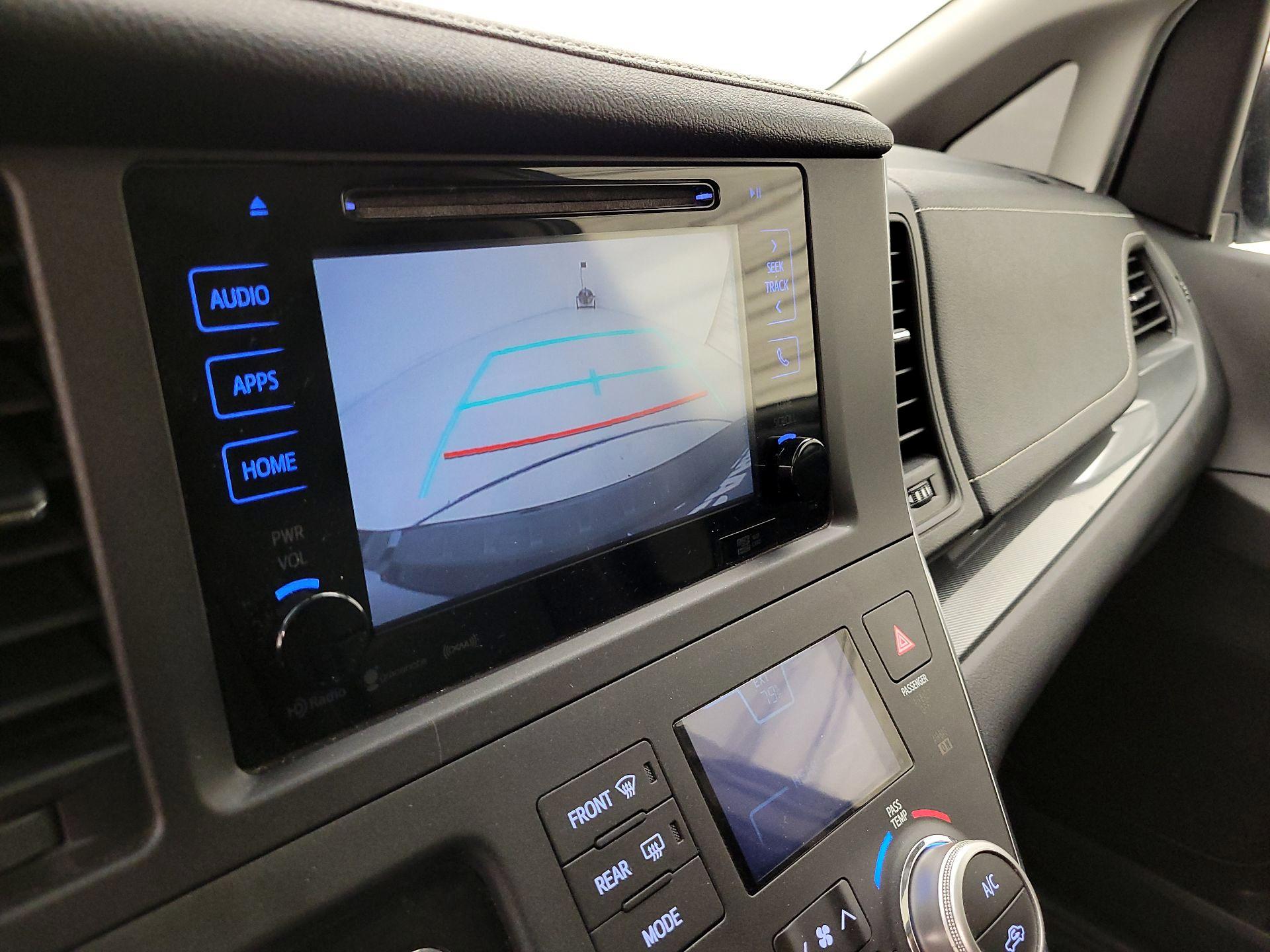 Thumbnail: 2017 Toyota Sienna - 14