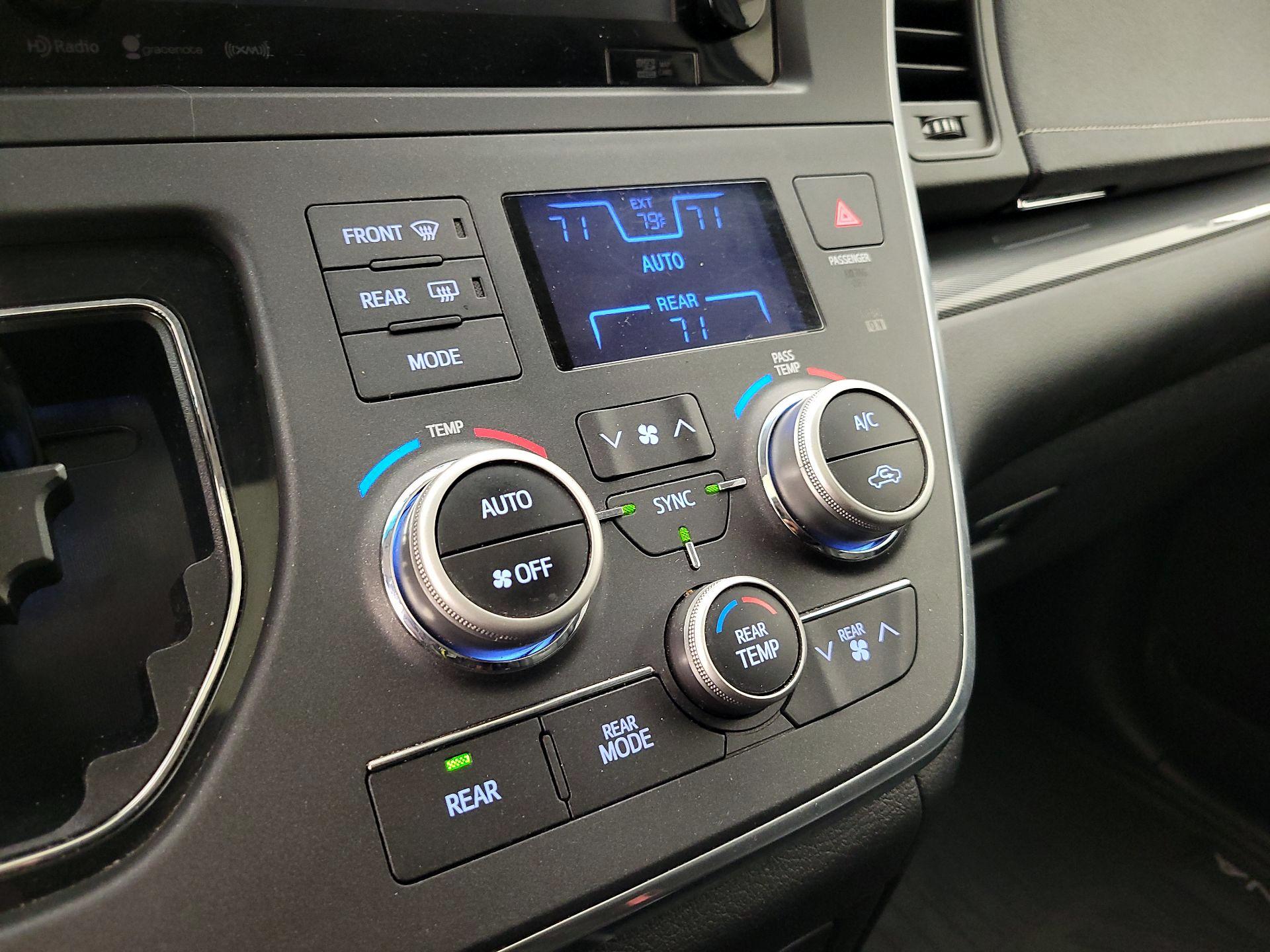 Thumbnail: 2017 Toyota Sienna - 16