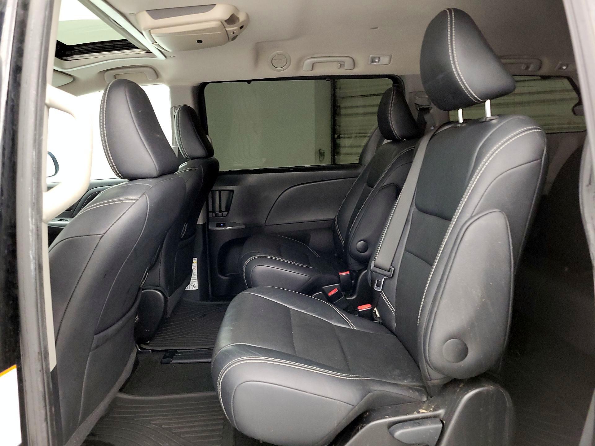 Thumbnail: 2017 Toyota Sienna - 20
