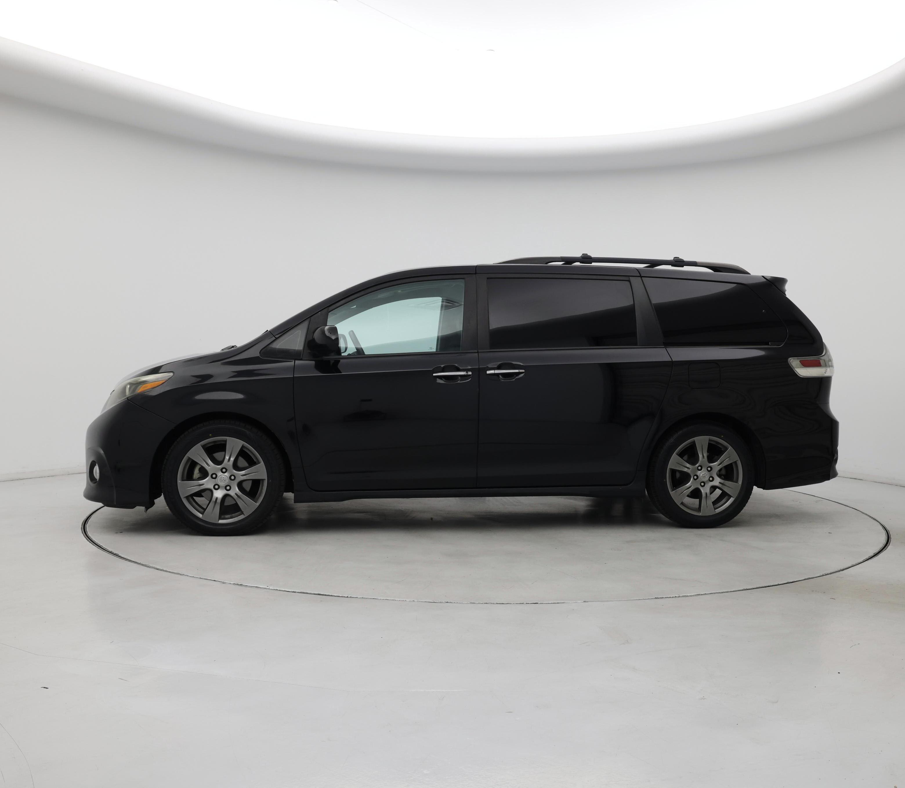Thumbnail: 2017 Toyota Sienna - 3