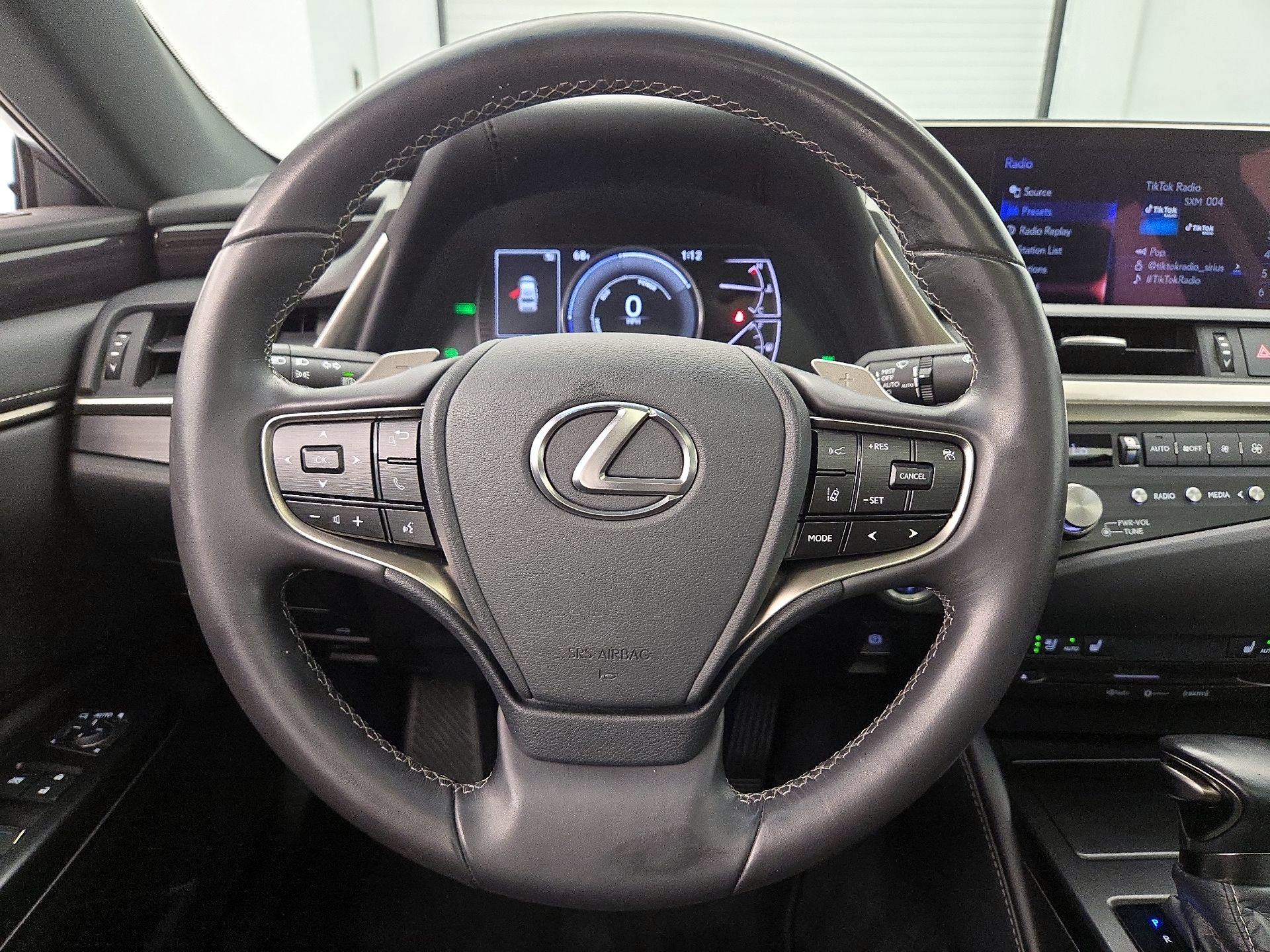 Thumbnail: 2021 Lexus ES - 10
